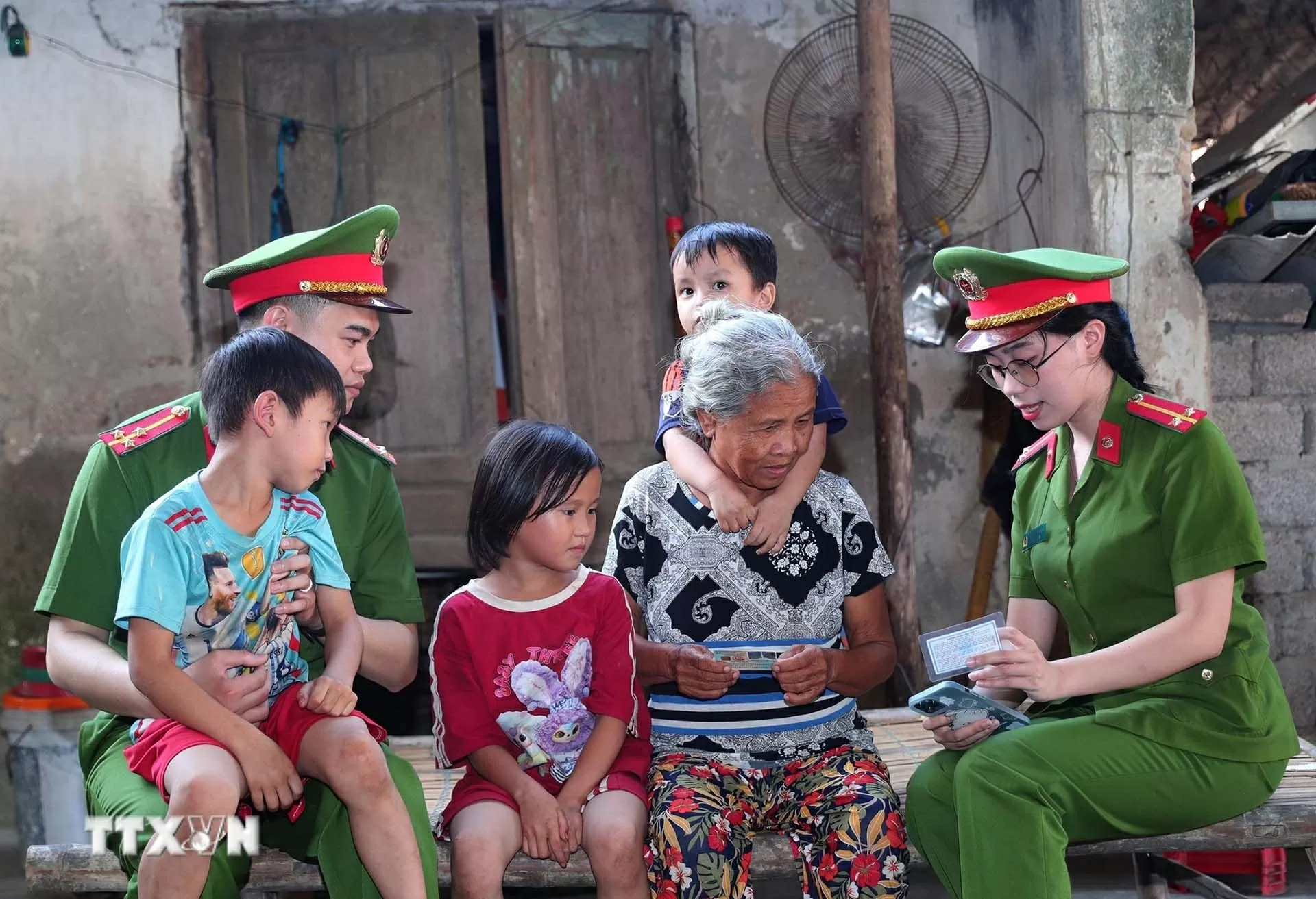 Công an nhân dân Việt Nam - 80 năm xây dựng, chiến đấu và trưởng thành