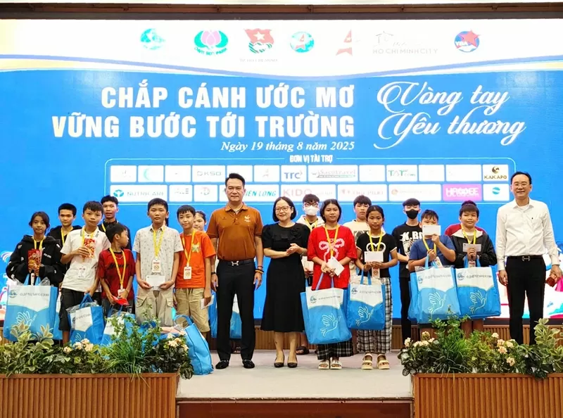 TP. HCM: Chắp cánh ước mơ cho trẻ em khó khăn trước thềm năm học mới