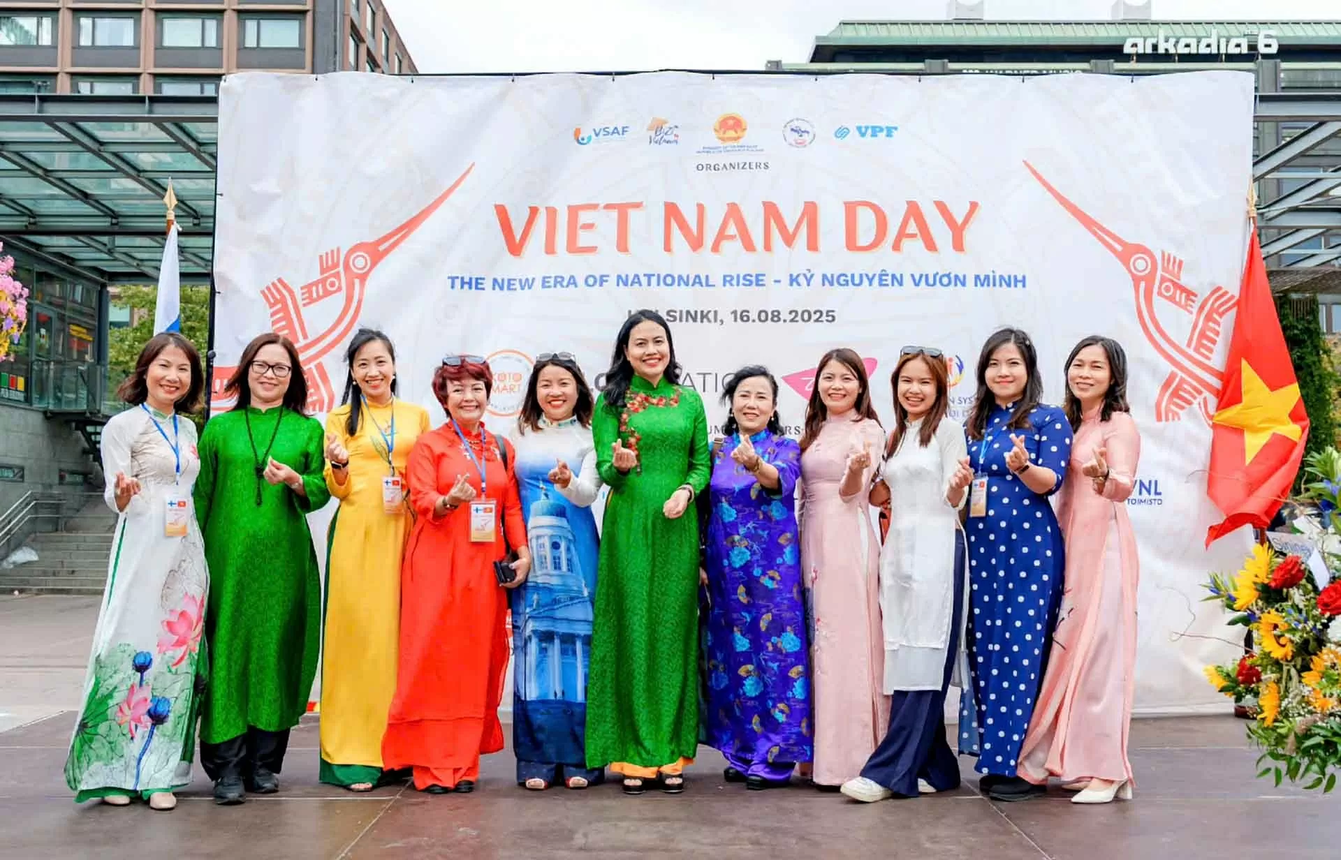 Ngày Việt Nam 2025 lần đầu tiên tại Phần Lan: Nhịp cầu thắt chặt tình hữu nghị giữa hai nước Ngày Việt Nam 2025 lần đầu tiên tại Phần Lan: Nhịp cầu thắt chặt tình hữu nghị giữa hai nước