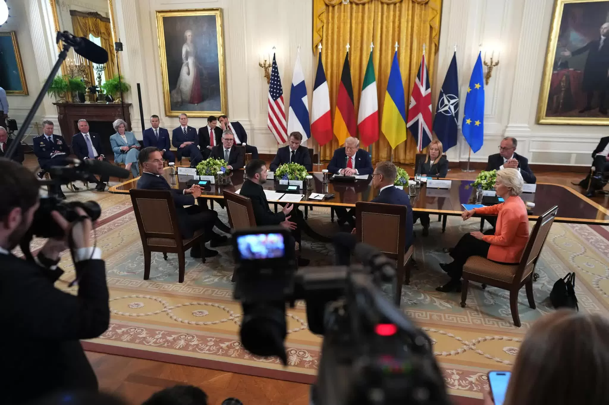 Tổng thống Ukraine tuyên bố sẵn sàng gặp trực tiếp người đồng cấp Nga để chấm dứt xung đột, Pháp gợi ý địa điểm