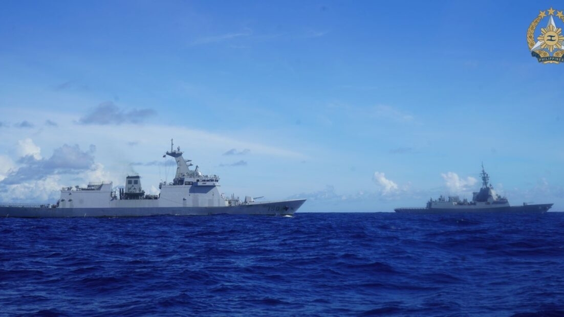 cac tau chien cua philippines australia va canada co hanh dong chung tren bien dong