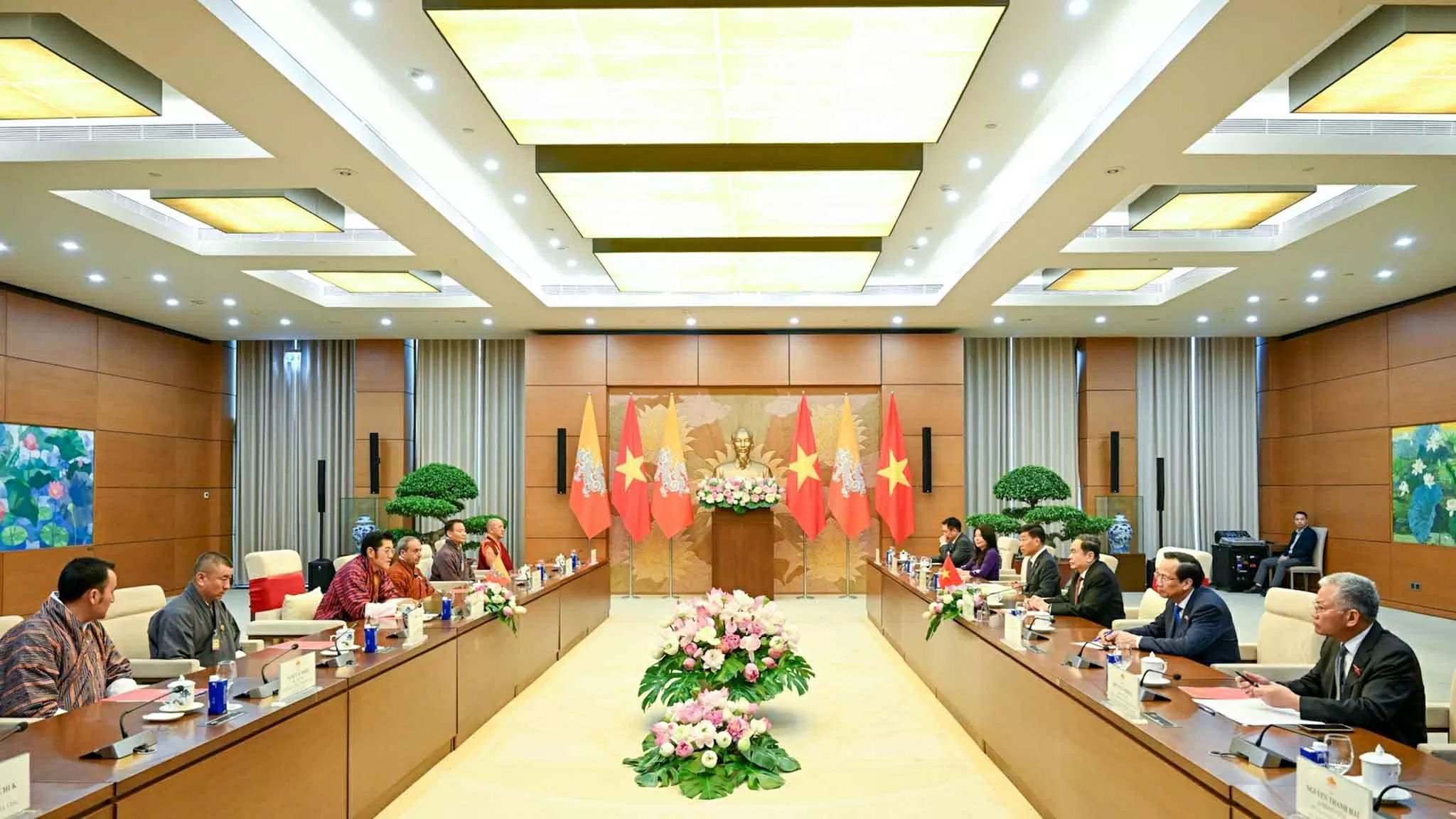 Việt Nam luôn coi trọng và mong muốn làm sâu sắc hơn nữa quan hệ với Bhutan Việt Nam luôn coi trọng và mong muốn làm sâu sắc hơn nữa quan hệ với Bhutan