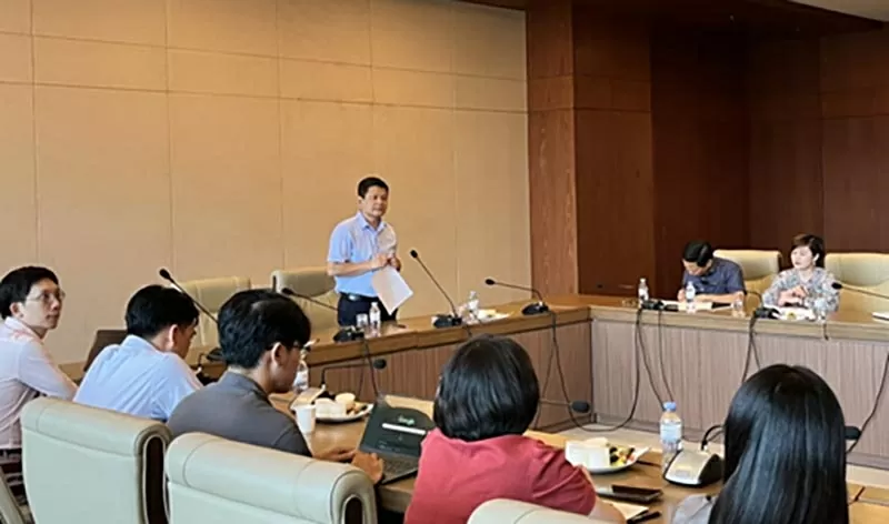 Chi bộ Vụ Châu Âu tổ chức sinh hoạt chuyên đề - Theo dấu chân Bác Hồ ở Pháp Chi bộ Vụ Châu Âu tổ chức sinh hoạt chuyên đề - Theo dấu chân Bác Hồ ở Pháp