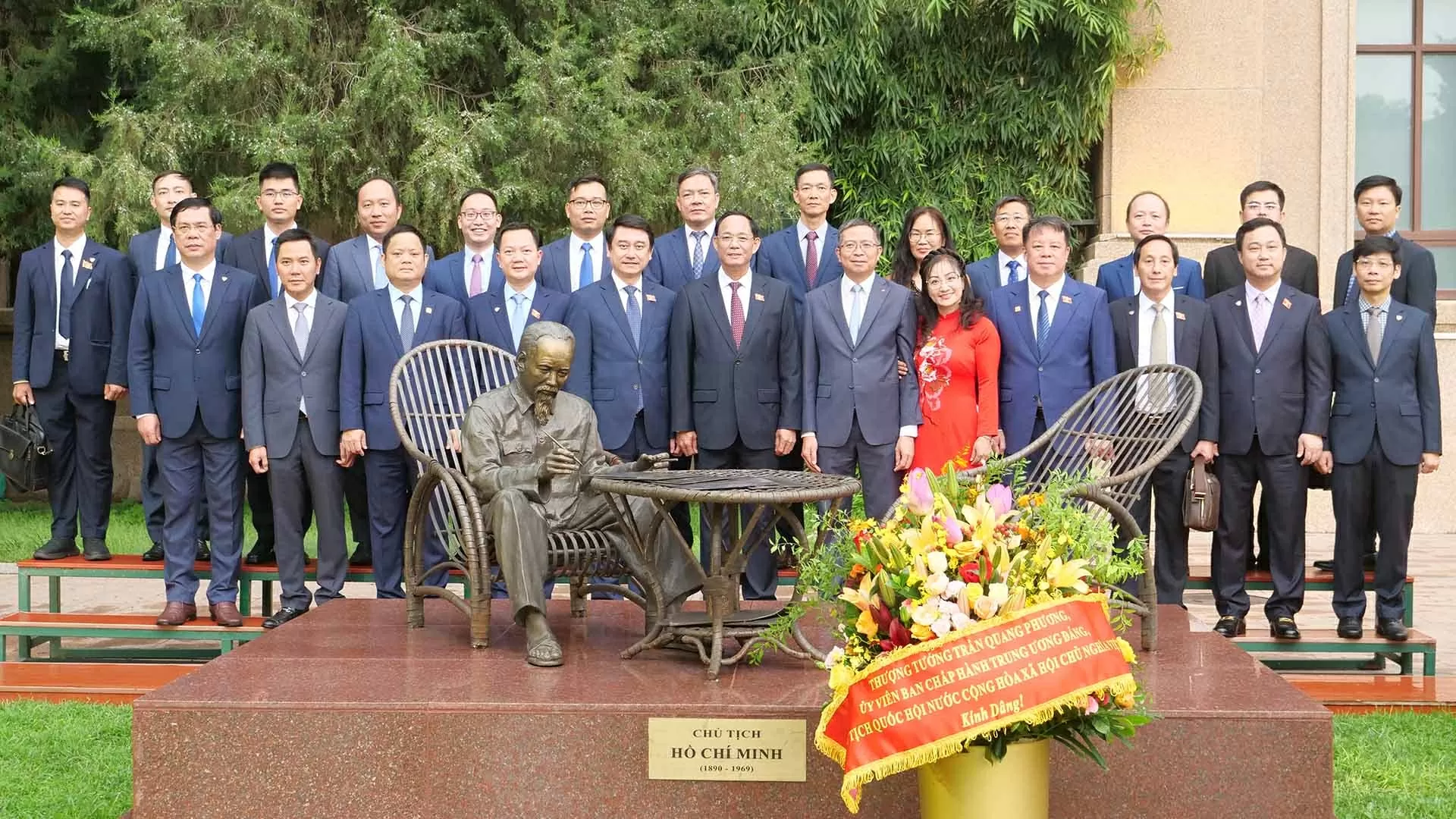 Phó Chủ tịch Quốc hội Trần Quang Phương gặp gỡ cán bộ, nhân viên Đại sứ quán và cộng đồng người Việt Nam tại Trung Quốc Phó Chủ tịch Quốc hội Trần Quang Phương gặp gỡ cán bộ, nhân viên Đại sứ quán và cộng đồng người Việt Nam tại Trung Quốc