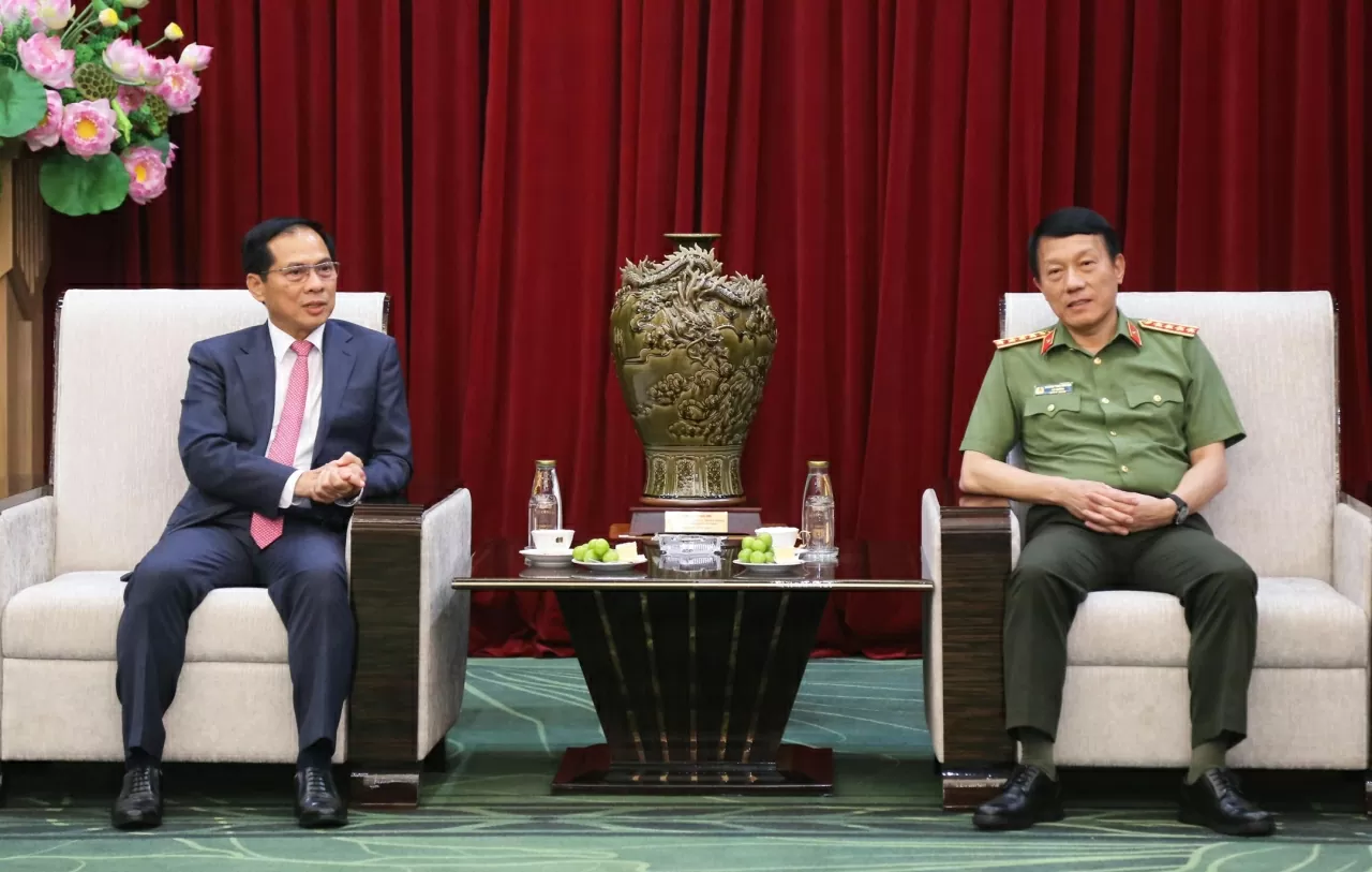 Phó Thủ tướng, Bộ trưởng Bùi Thanh Sơn gửi lời chúc mừng nồng nhiệt tới toàn thể cán bộ, chiến sĩ lực lượng Công an Nhân dân nhân dịp Kỷ niệm 80 năm Ngày truyền thống Công an nhân dân Việt Nam. (Ảnh: Thành Long)