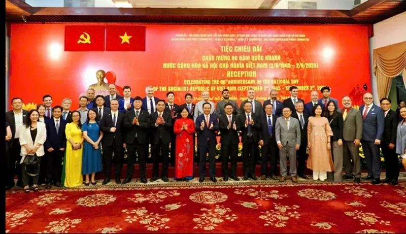 TP.HCM chiêu đãi trọng thể kỷ niệm 80 năm Quốc khánh TP.HCM chiêu đãi trọng thể kỷ niệm 80 năm Quốc khánh