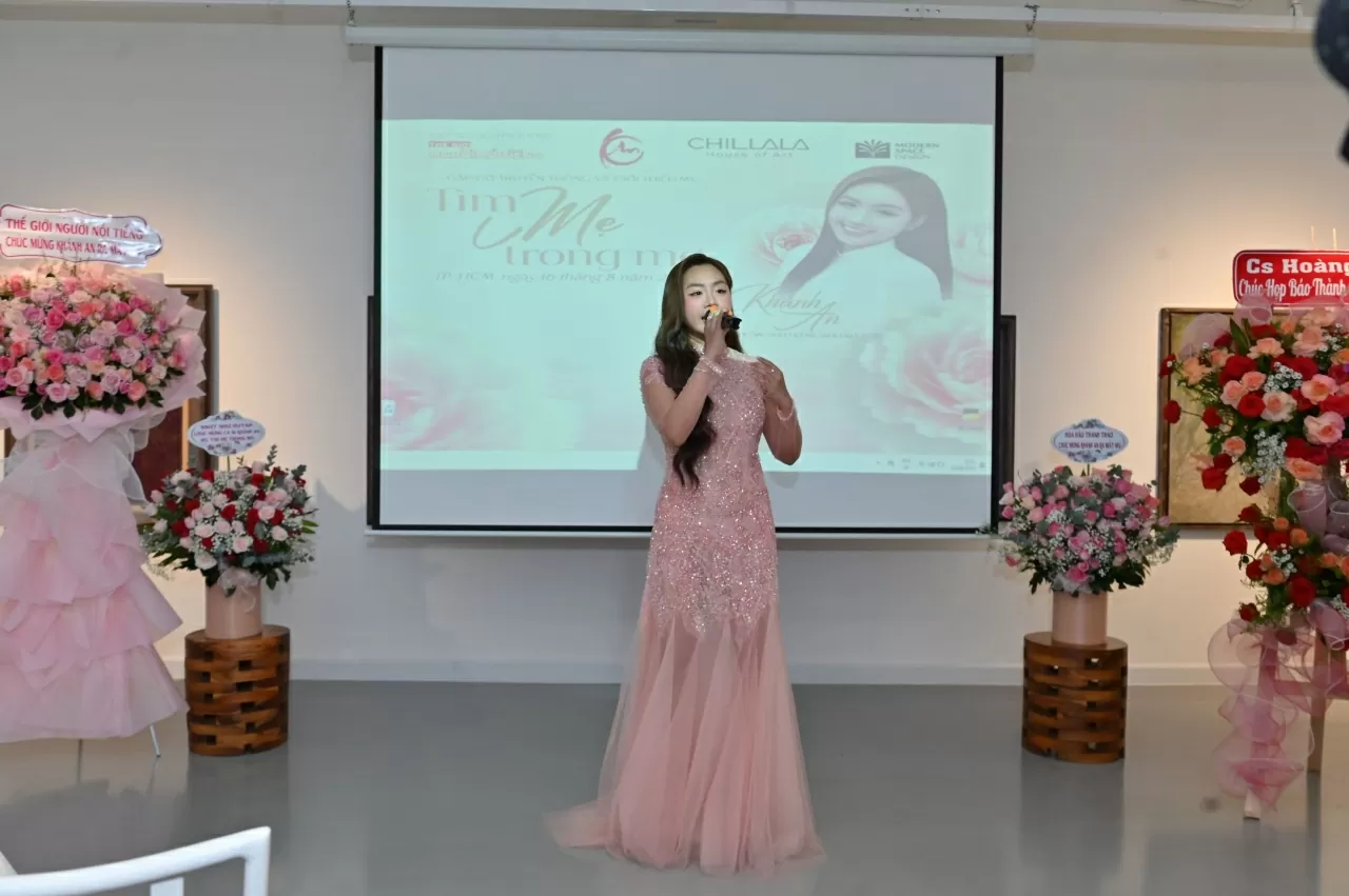 Khánh An không cầm được nước mắt khi 'tìm Mẹ trong mơ'. Khánh An không cầm được nước mắt khi 'tìm Mẹ trong mơ'.