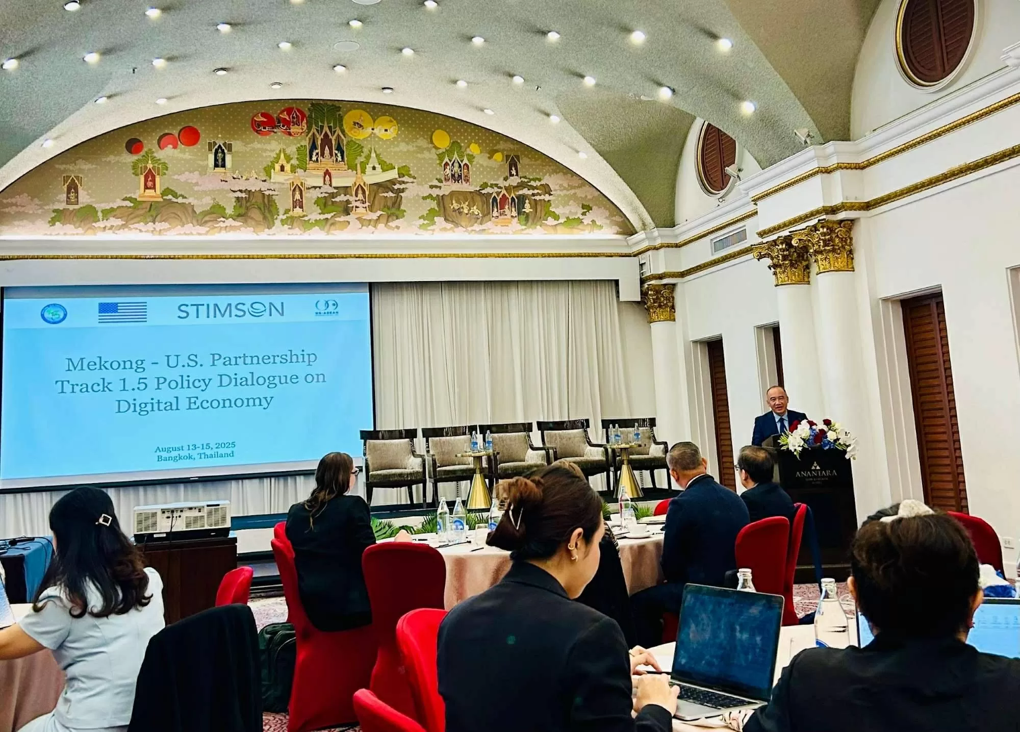 Ông Nguyễn Mạnh Đông, Phó Giám đốc Học viện Ngoại giao phát biểu khai mạc chương trình