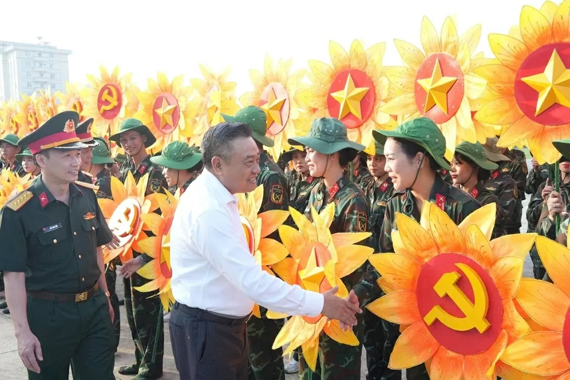 Chủ tịch UBND TP. Hà Nội Trần Sỹ Thanh thăm các khối diễu binh, diễu hành chuẩn bị Lễ kỷ niệm 80 năm Quốc khánh 2/9 Chủ tịch UBND TP. Hà Nội Trần Sỹ Thanh thăm các khối diễu binh, diễu hành chuẩn bị Lễ kỷ niệm 80 năm Quốc khánh 2/9