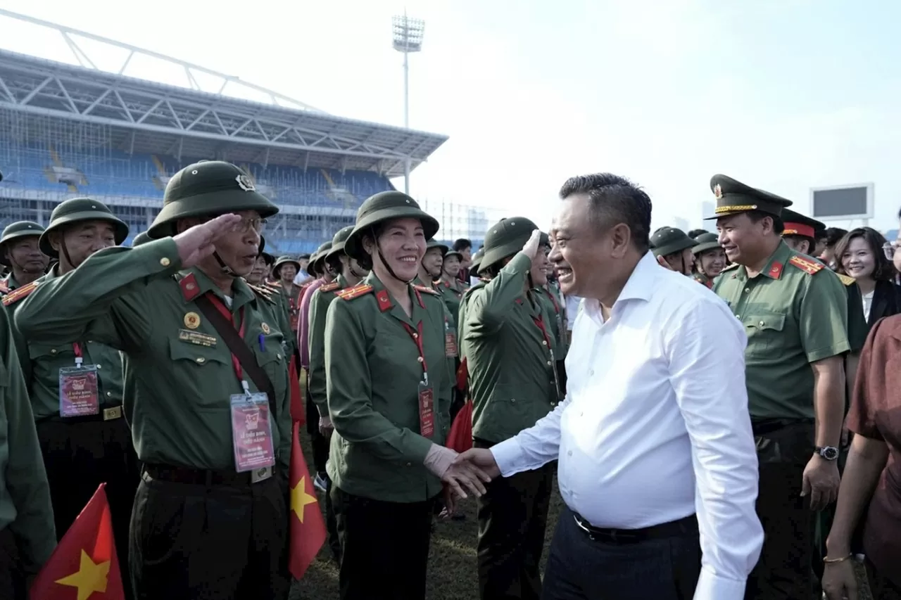 Chủ tịch UBND TP. Hà Nội Trần Sỹ Thanh thăm các khối diễu binh, diễu hành chuẩn bị Lễ kỷ niệm 80 năm Quốc khánh 2/9