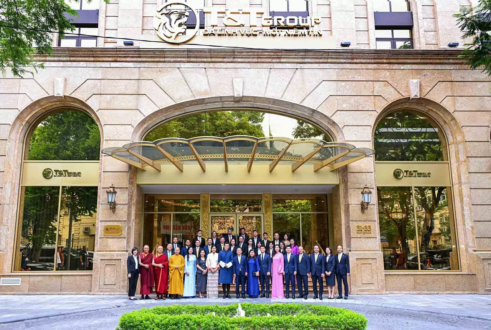 Quốc vương Bhutan và Hoàng hậu tới thăm T&T Group Quốc vương Bhutan và Hoàng hậu tới thăm T&T Group