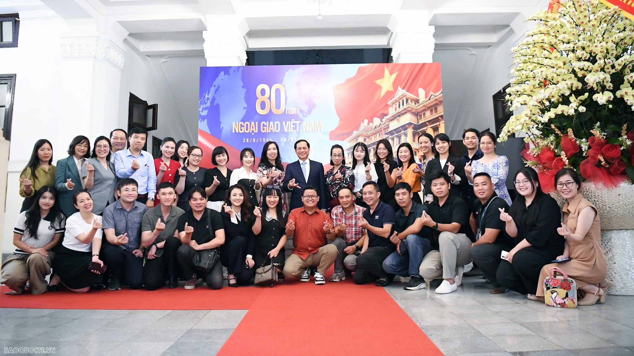 pho thu tuong bo truong ngoai giao bui thanh son gap go bao chi nhan ky niem 80 nam thanh lap nganh ngoai giao