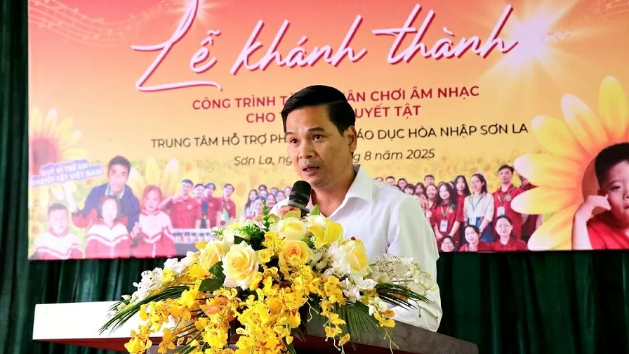 Câu lạc bộ tình nguyện Vòng tay Việt Nga tặng sân chơi âm nhạc cho trẻ em khuyết tật tại Sơn La Du học sinh Việt tại Nga tặng sân chơi âm nhạc cho trẻ em khuyết tật tại Sơn La