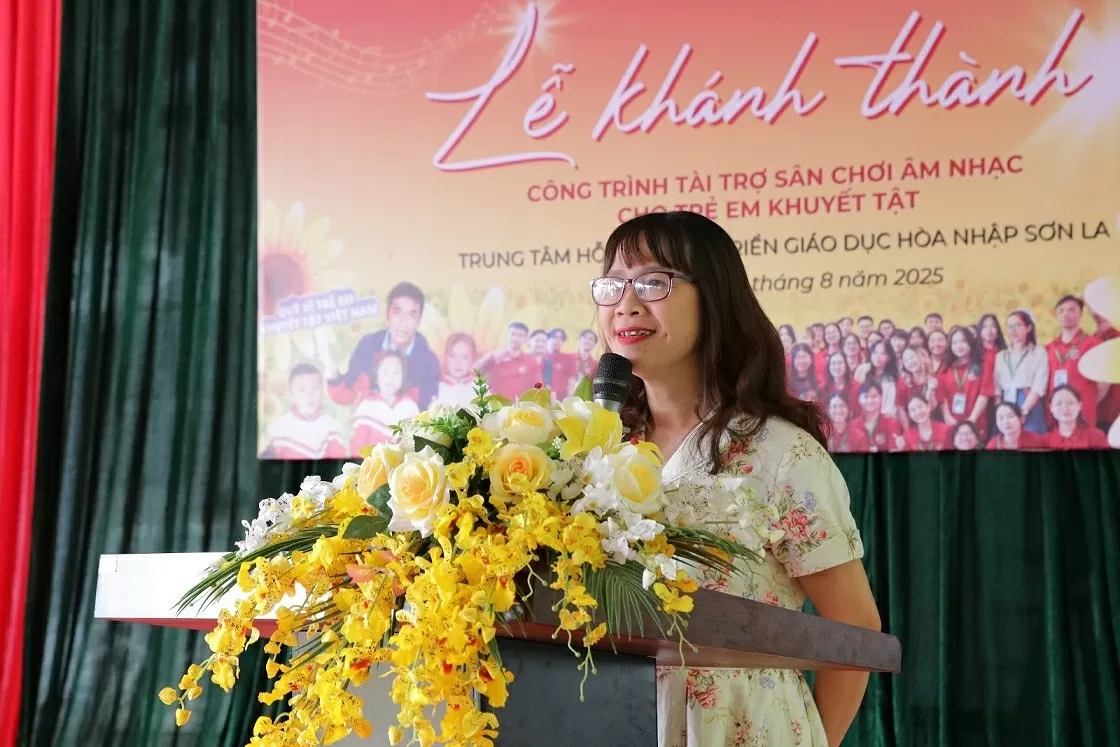 Câu lạc bộ tình nguyện Vòng tay Việt Nga tặng sân chơi âm nhạc cho trẻ em khuyết tật tại Sơn La Du học sinh Việt tại Nga tặng sân chơi âm nhạc cho trẻ em khuyết tật tại Sơn La