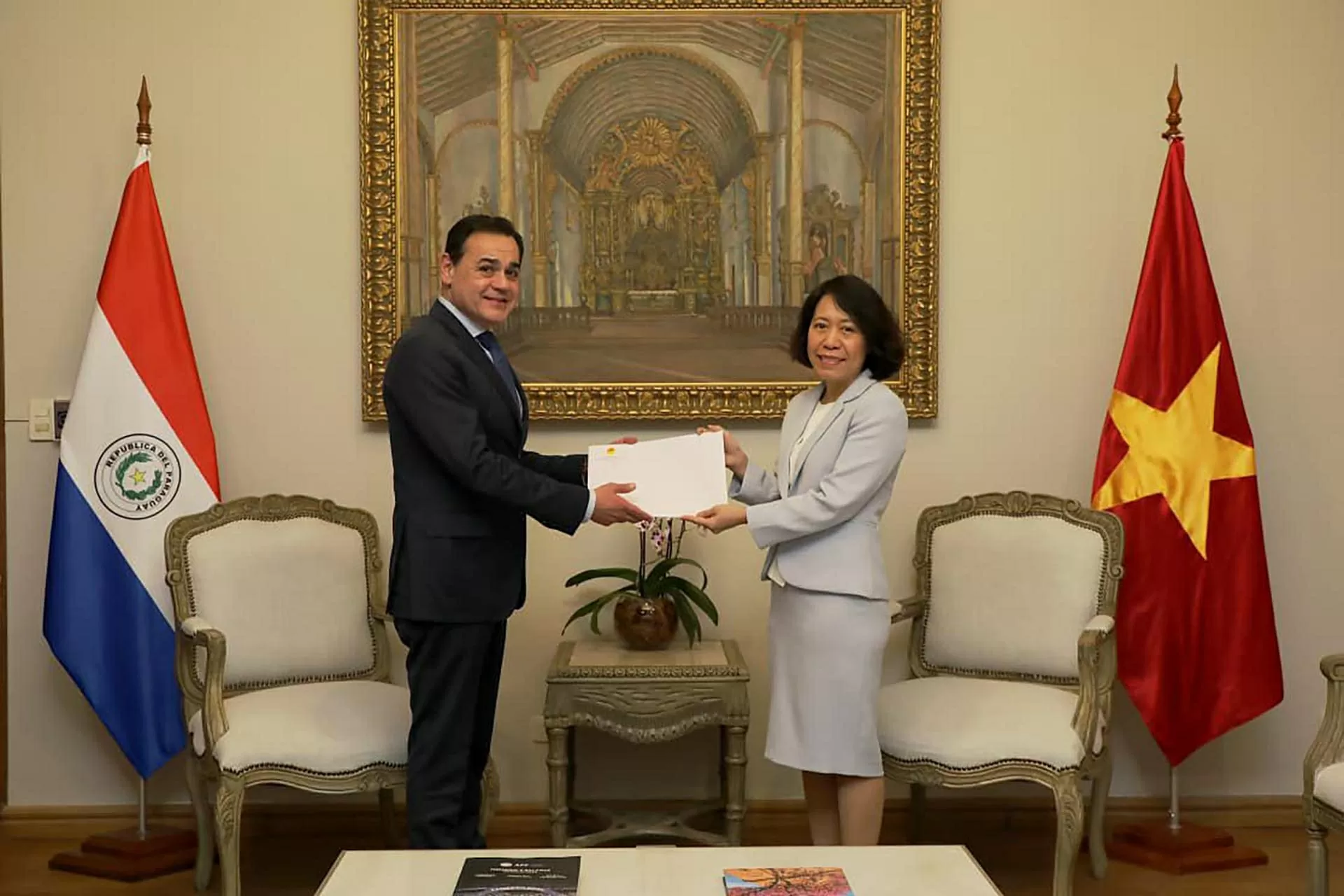 Đại sứ Ngô Minh Nguyệt trình Thư ủy nhiệm lên Tổng thống Paraguay Đại sứ Ngô Minh Nguyệt trình Thư ủy nhiệm lên Tổng thống Paraguay