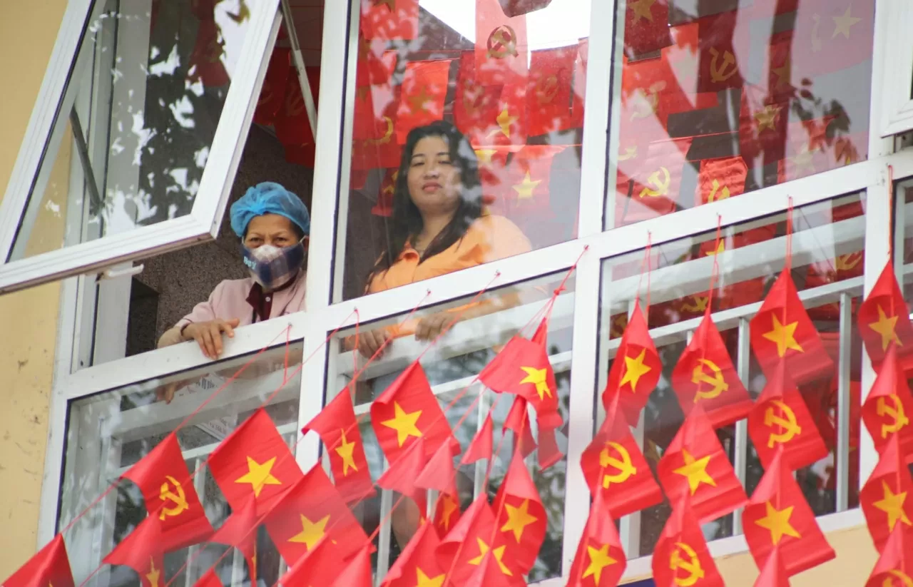 Bệnh nhân và cả các y bác sĩ tại bệnh viên Xanh Pôn cũng không giấu nổi sự hân hoan, háo hức. (Ảnh: Thành Long)