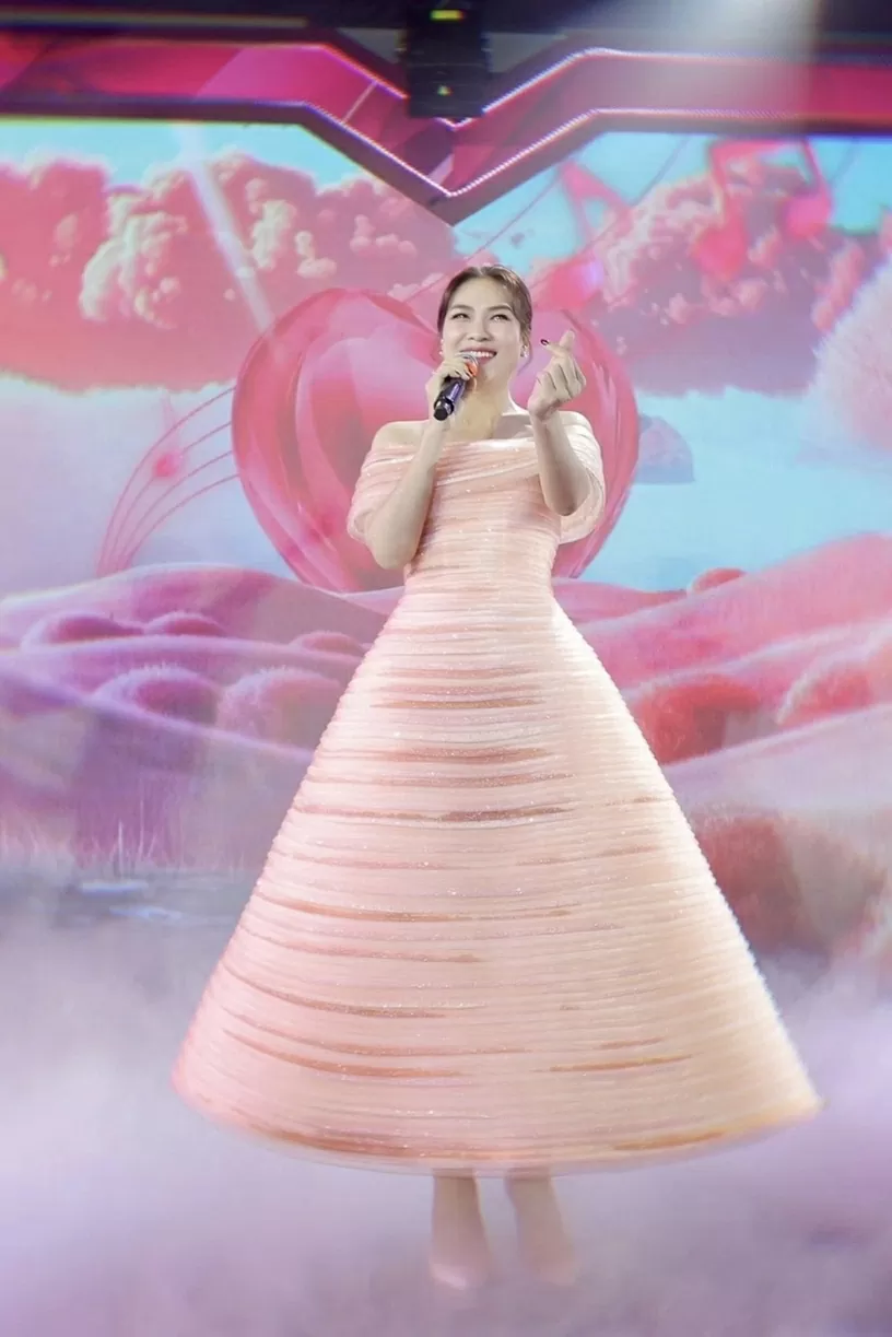 Ca sĩ Mỹ Tâm chọn đầm trễ vai nữ tính khi tăng cân nhẹ, trẻ lâu nhờ chăm dùng trái cây trong vườn nhà Ca sĩ Mỹ Tâm chọn đầm trễ vai nữ tính khi tăng cân nhẹ, trẻ lâu nhờ chăm dùng trái cây trong vườn nhà