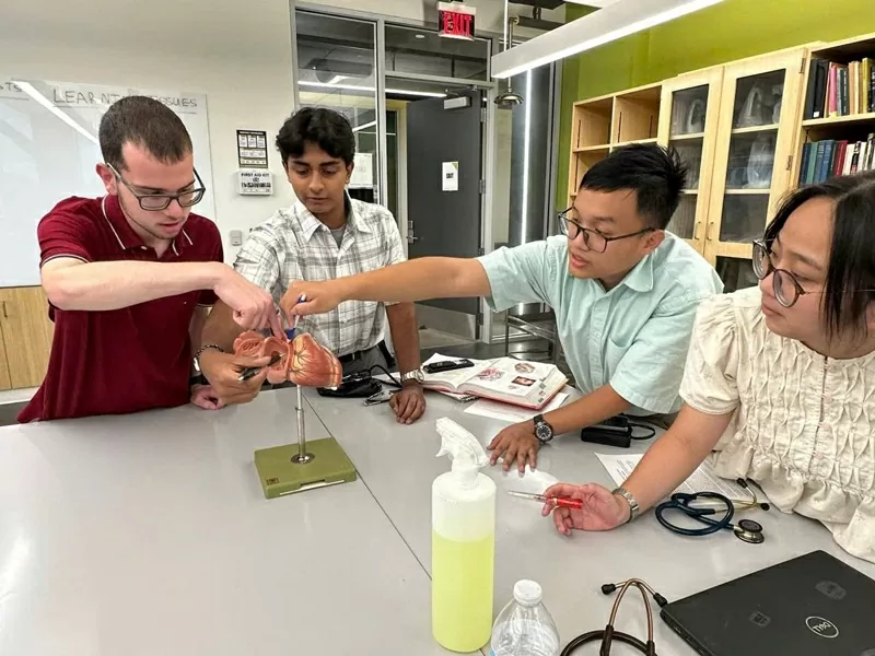 Nguyễn Hoàng Toàn trong một buổi trao đổi, học tập tại Hoa Kỳ.