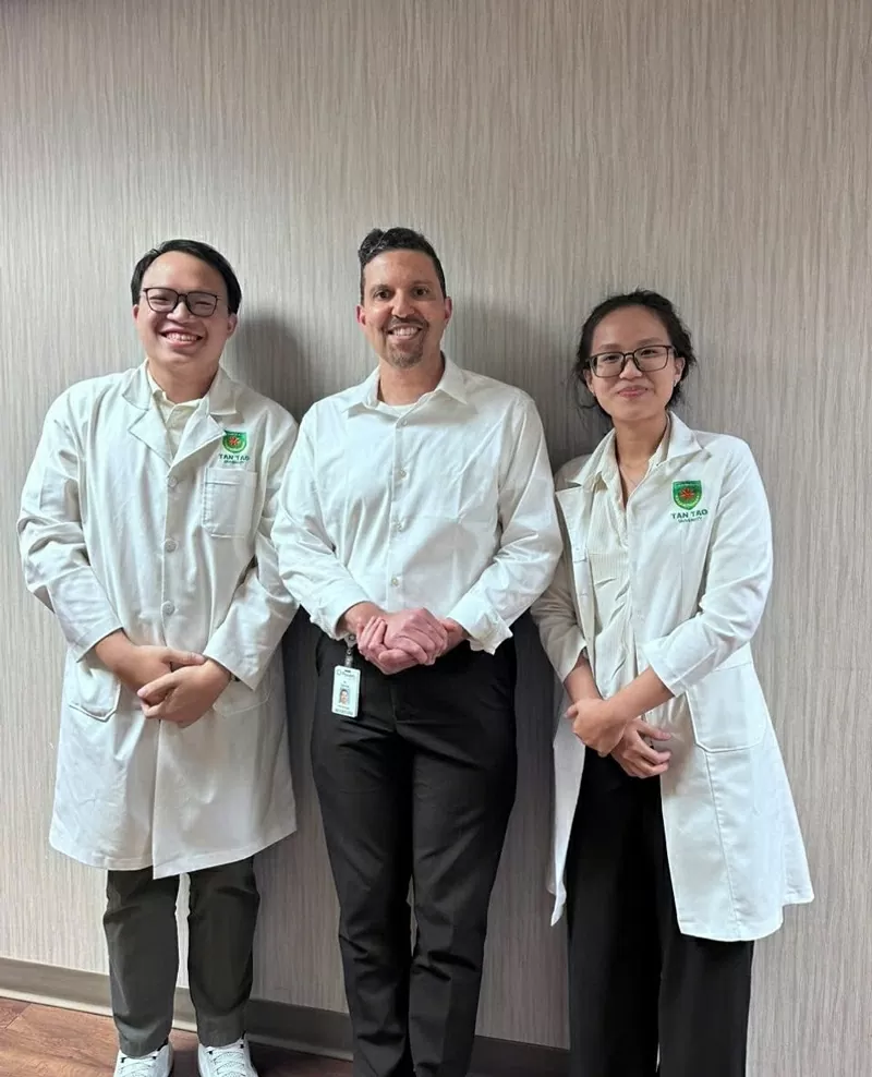 Nguyễn Hoàng Toàn trong một buổi trao đổi, học tập tại Hoa Kỳ.