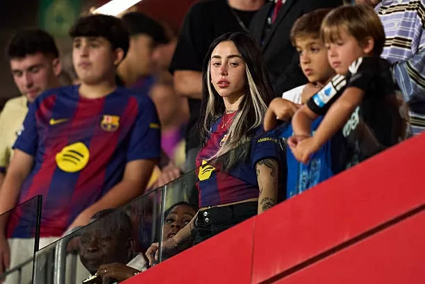 Cận cảnh nhan sắc bạn gái hơn 6 tuổi của Yamal