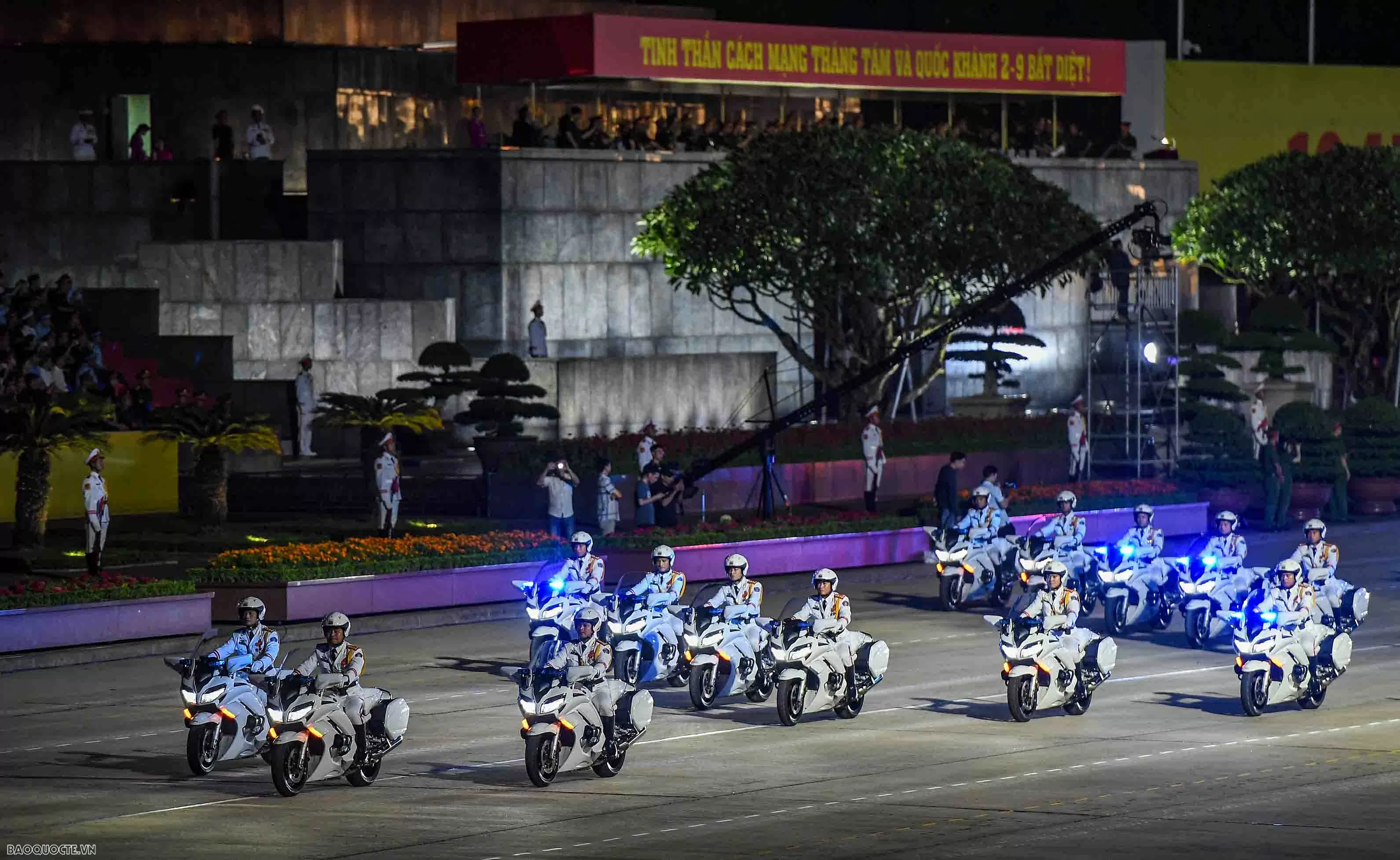 Lần đầu tiên tổng hợp luyện diễu binh tại Quảng trường Ba Đình