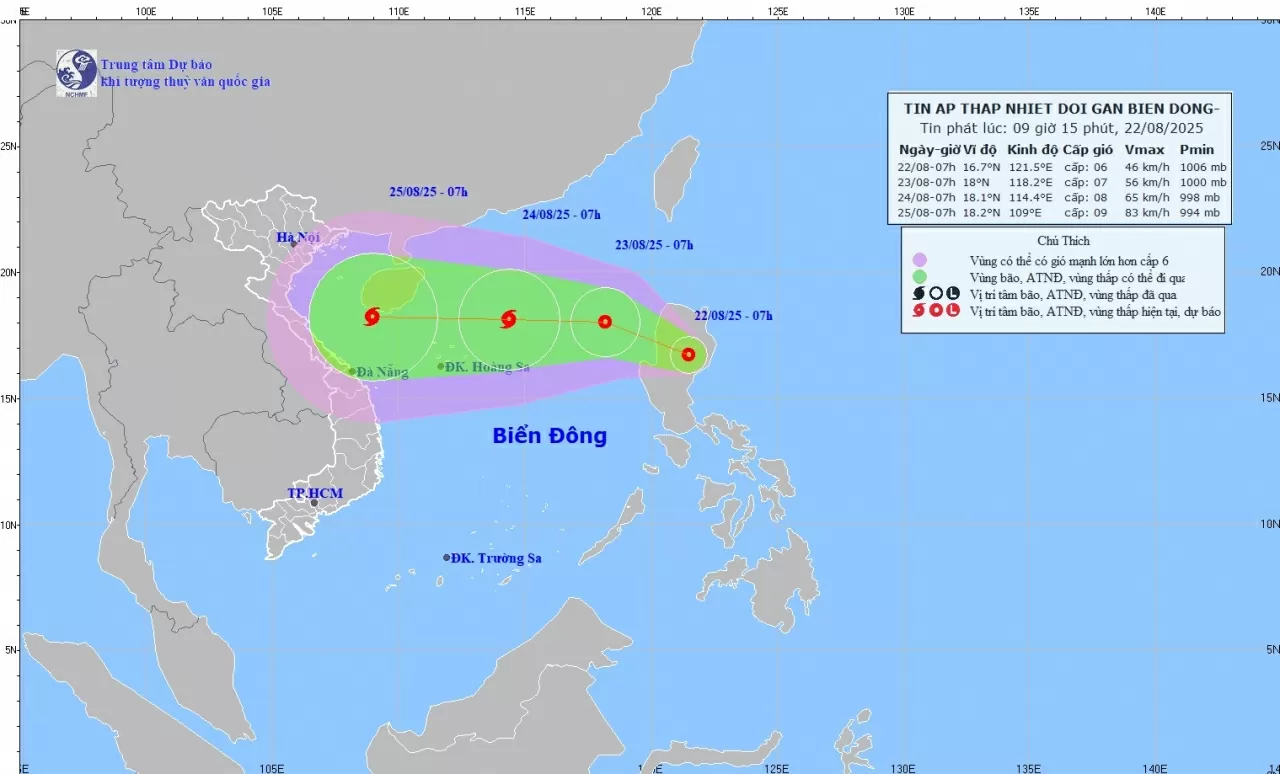 Áp thấp nhiệt đới gần Biển Đông có khả năng mạnh thành bão với gió giật cấp 11