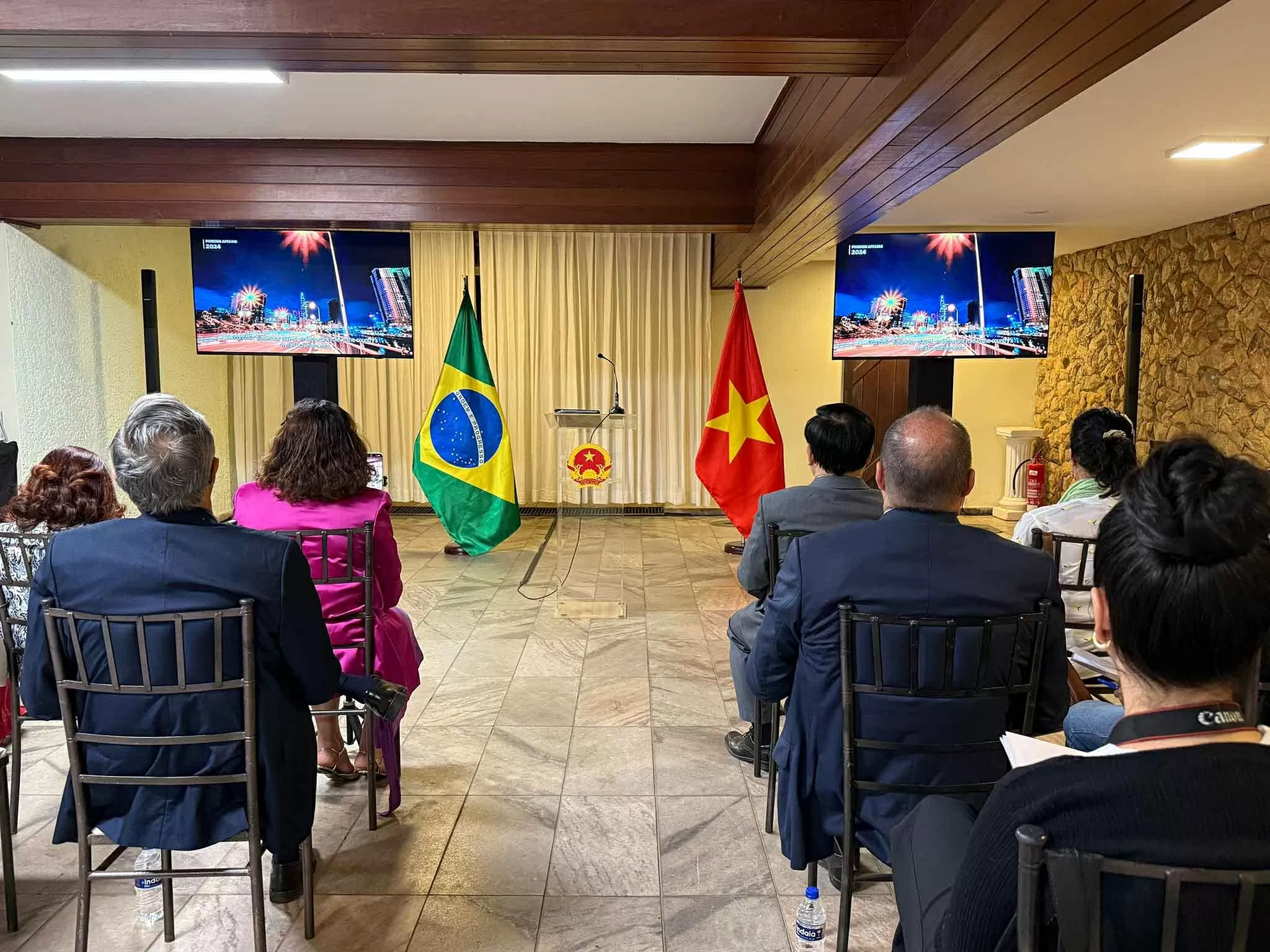 Đại sứ quán Việt Nam tại Brazil tổ chức họp báo nhân kỷ niệm 80 năm Cách mạng Tháng Tám và Quốc khánh 2/9 Đại sứ quán Việt Nam tại Brazil tổ chức họp báo nhân kỷ niệm 80 năm Cách mạng Tháng Tám và Quốc khánh 2/9