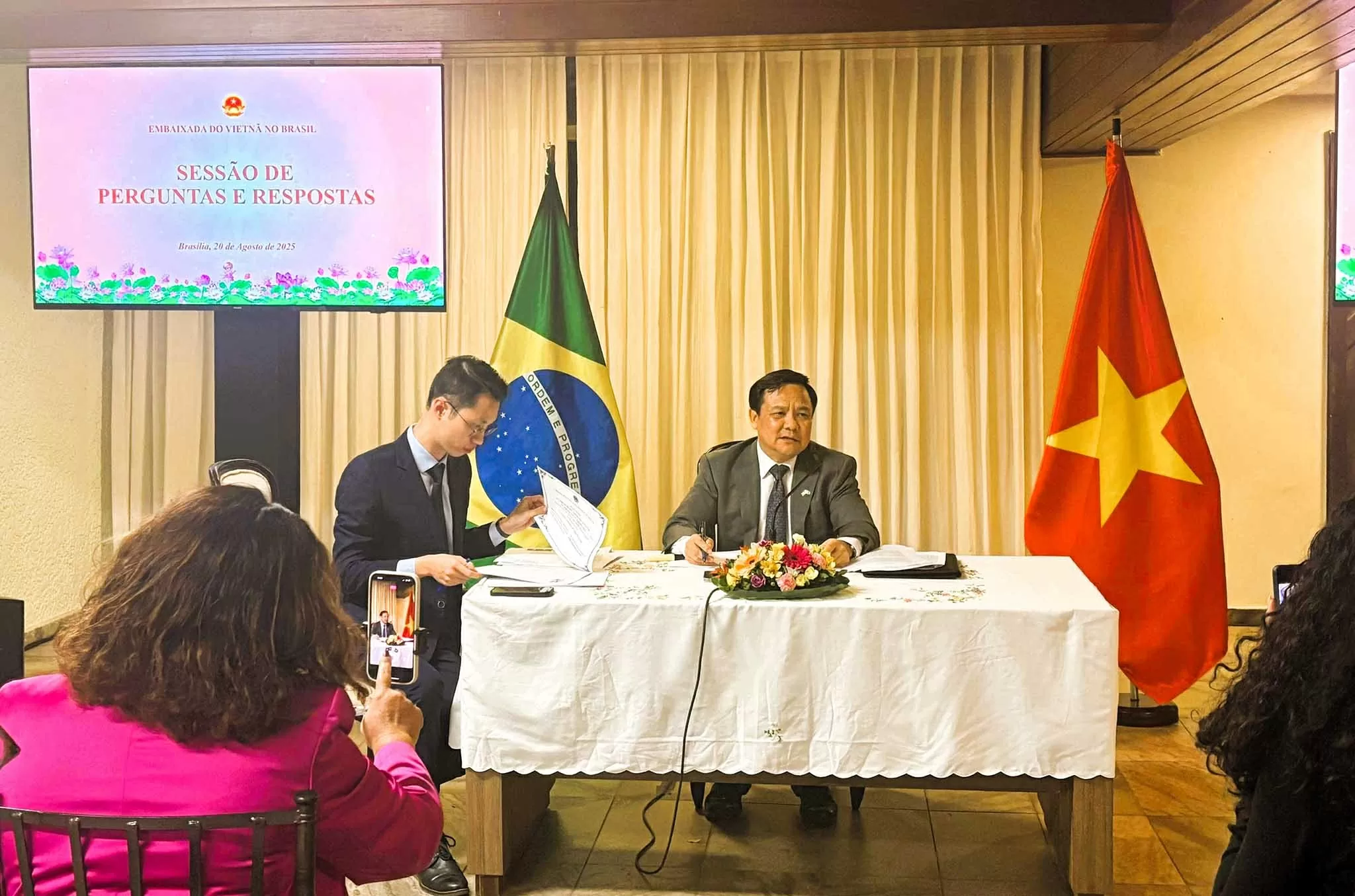Đại sứ quán Việt Nam tại Brazil tổ chức họp báo nhân kỷ niệm 80 năm Cách mạng Tháng Tám và Quốc khánh 2/9 Đại sứ quán Việt Nam tại Brazil tổ chức họp báo nhân kỷ niệm 80 năm Cách mạng Tháng Tám và Quốc khánh 2/9