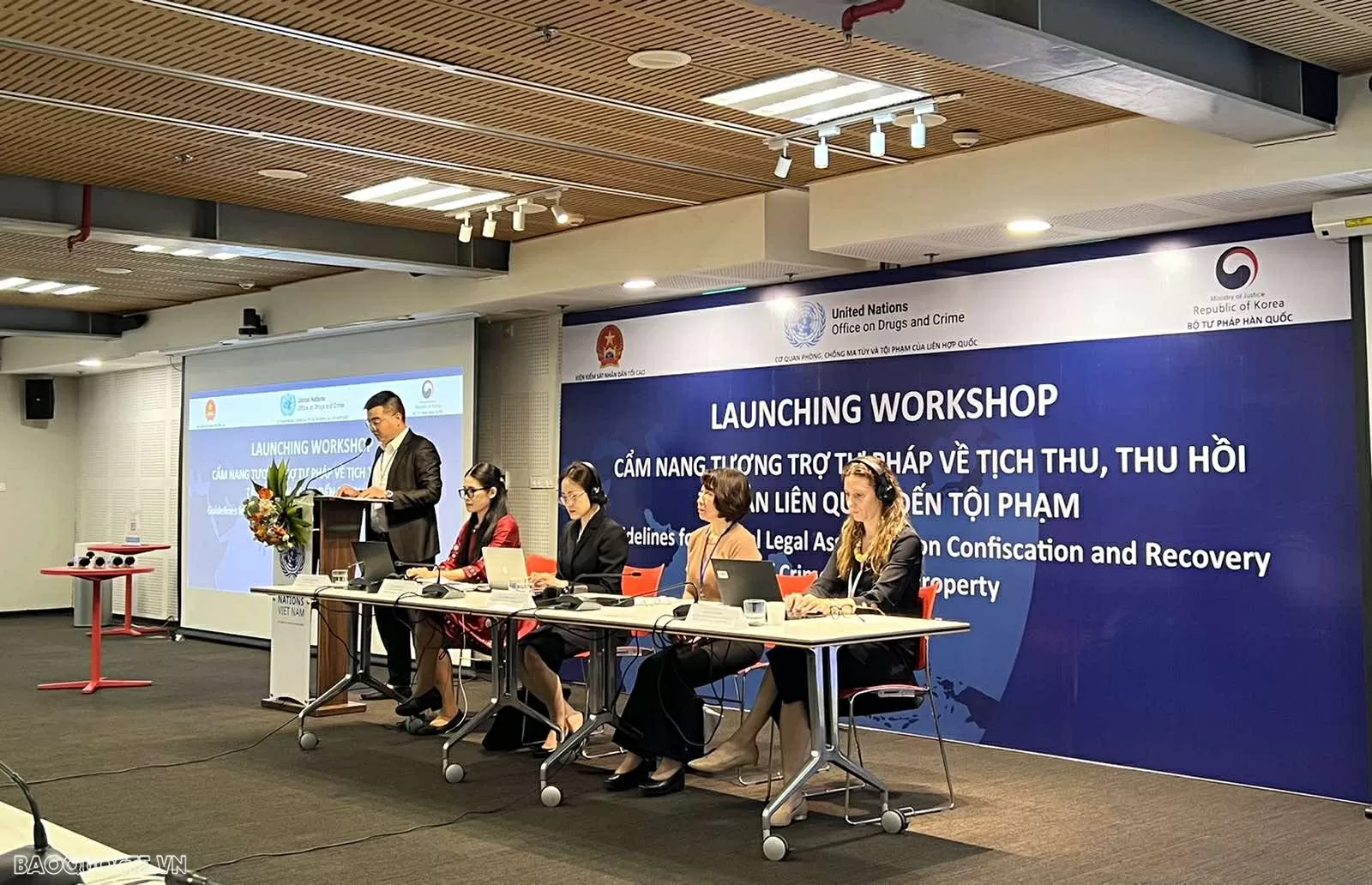 Ra mắt Cẩm nang tương trợ tư pháp về tịch thu, thu hồi tài sản liên quan đến tội phạm Ra mắt Cẩm nang tương trợ tư pháp về tịch thu, thu hồi tài sản liên quan đến tội phạm