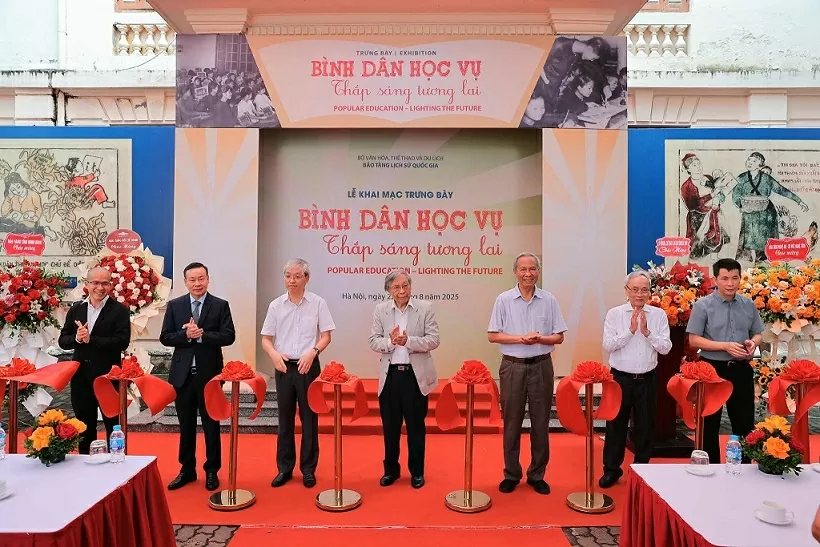 Trưng bày khơi dậy tinh thần hiếu học và khát vọng học tập Trưng bày khơi dậy tinh thần hiếu học và khát vọng học tập