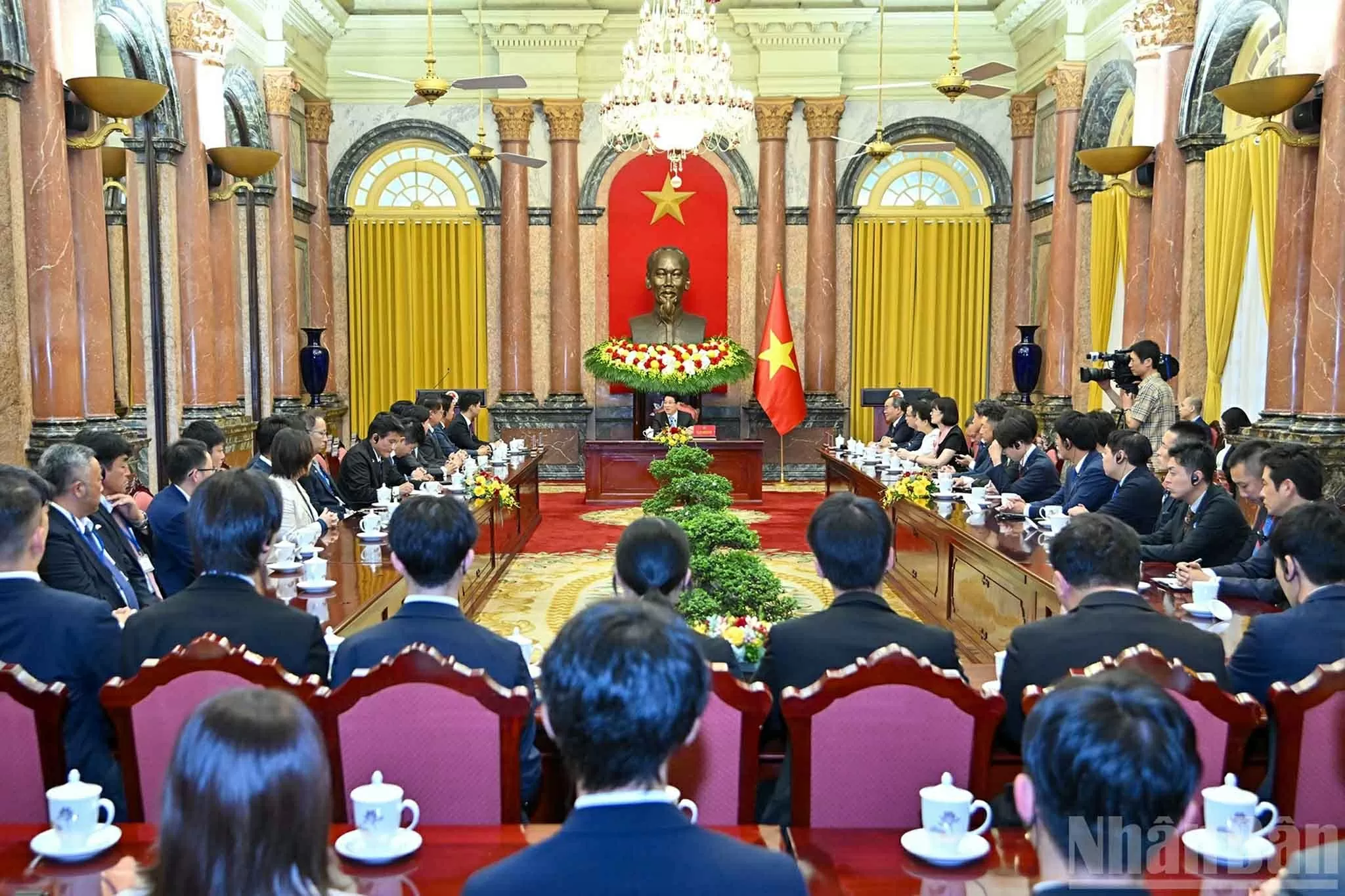 Chủ tịch nước Lương Cường tiếp Trưởng ban Thanh niên Đảng Dân chủ tự do Nhật Bản