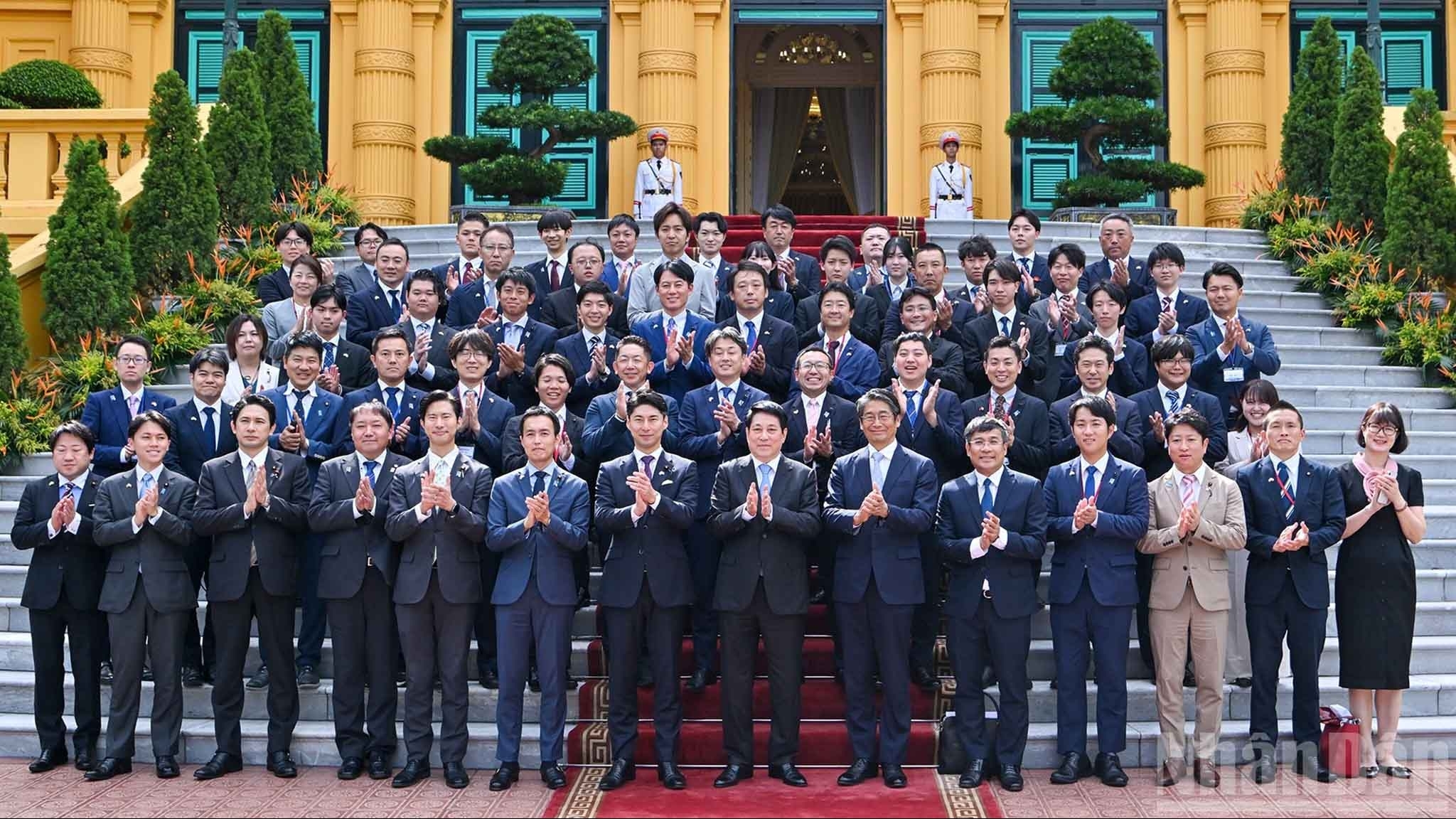 chu tich nuoc luong cuong tiep truong ban thanh nien dang dan chu tu do nhat ban