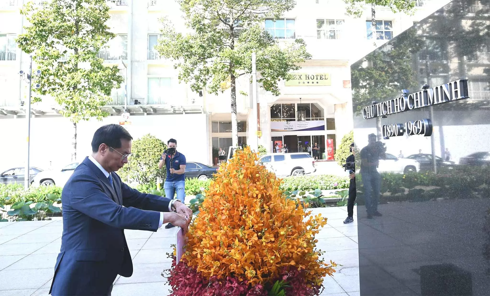 Khai mạc triển lãm ảnh ‘80 năm Ngoại giao Việt Nam: Vinh dự và tự hào’