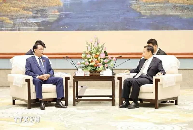 Phó Chủ tịch Quốc hội Trần Quang Phương hội kiến Bí thư Tỉnh ủy Tứ Xuyên Vương Hiểu Huy