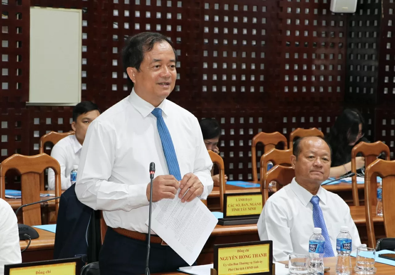 Phó Chủ tịch Ủy ban nhân dân tỉnh Tây Ninh, ông Nguyễn Hồng Thanh đã thông tin về tình hình phát triển kinh tế - xã hội của địa phương Phó Chủ tịch Ủy ban nhân dân tỉnh Tây Ninh, ông Nguyễn Hồng Thanh đã thông tin về tình hình phát triển kinh tế - xã hội của địa phương