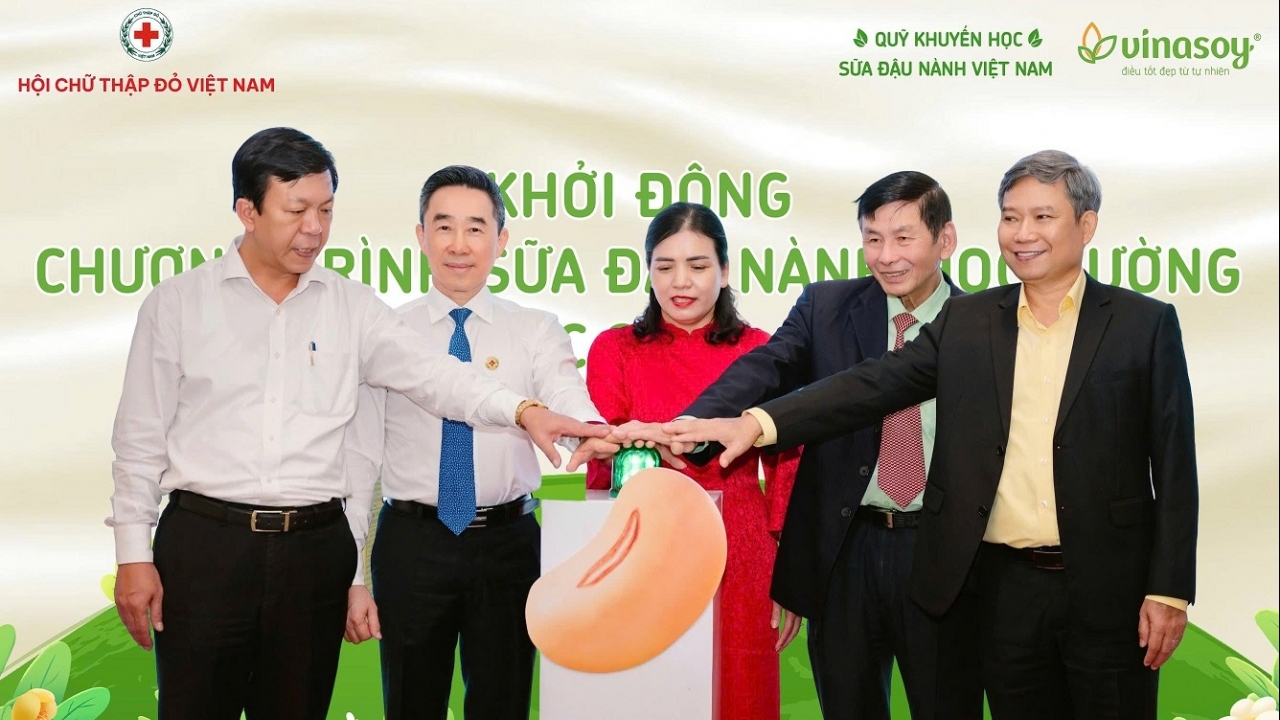 Khởi động Chương trình 'Sữa đậu nành học đường' trao dinh dưỡng, gieo mầm tương lai xanh