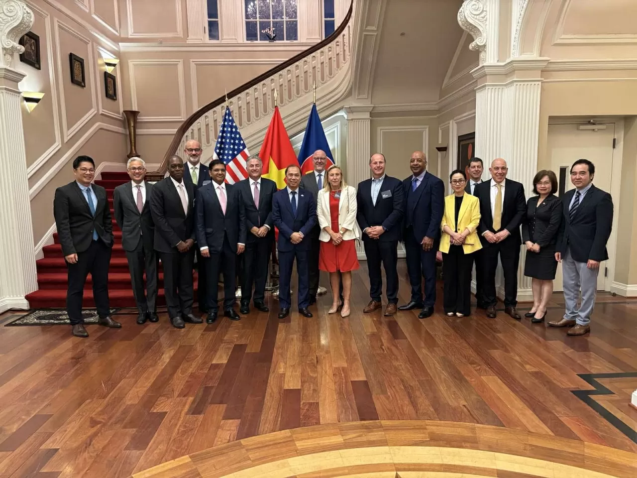 Nghề ngoại giao – hành trình đầy tự hào và luôn mới mẻ Nghề ngoại giao – hành trình đầy tự hào và luôn mới mẻ