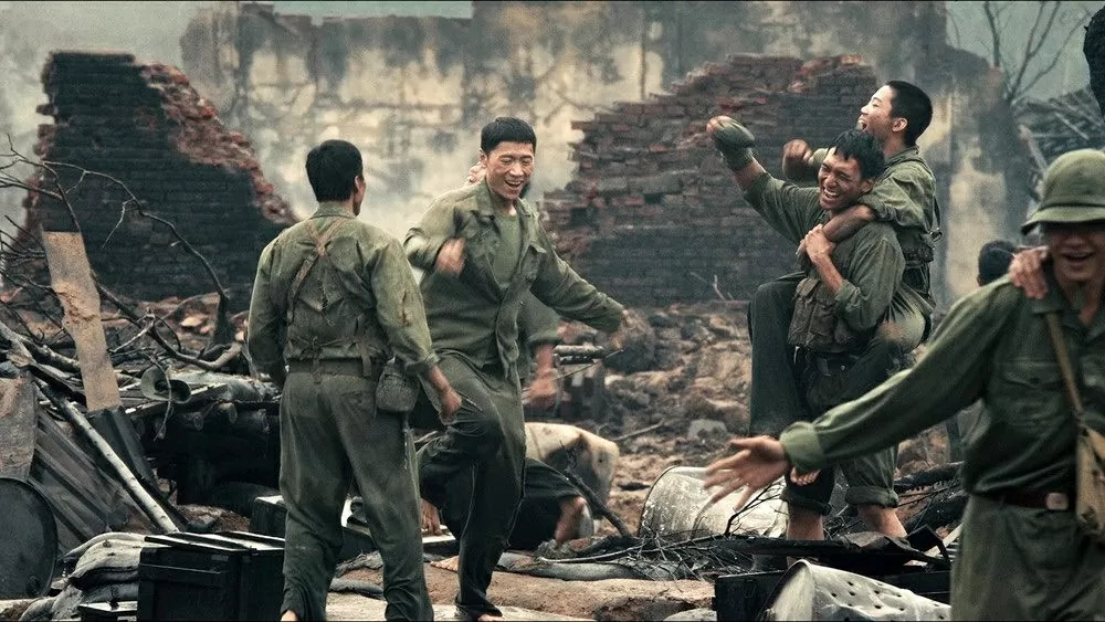 Phim Mưa Đỏ giữ top 1 phòng vé sau một ngày ra rạp