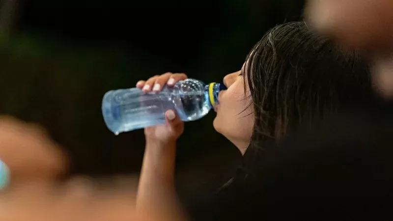 Nghiên cứu cho thấy mức cortisol cao hơn ở những người uống ít nước. (Nguồn: RTE) Nghiên cứu cho thấy mức cortisol cao hơn ở những người uống ít nước. (Nguồn: RTE)