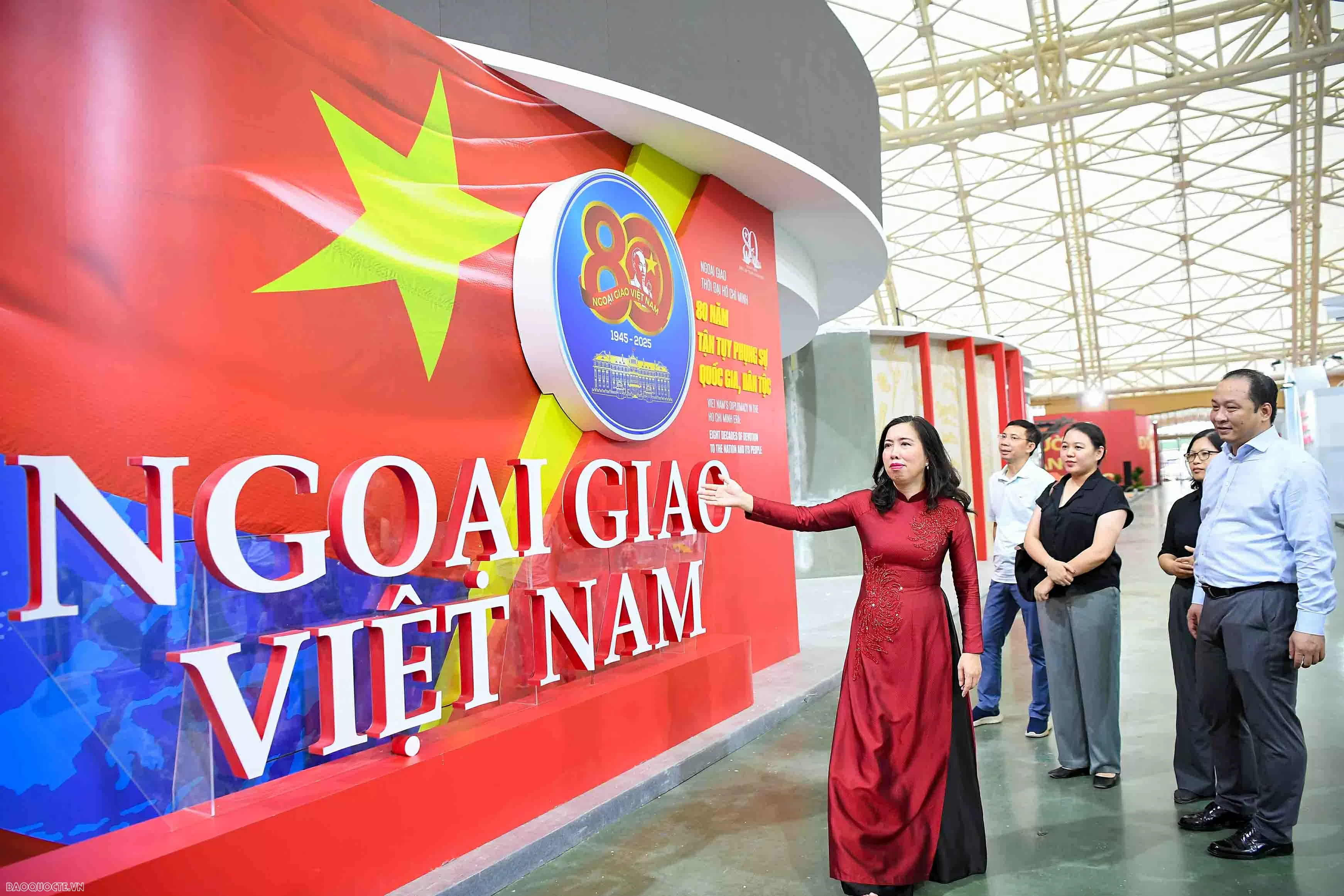 Nhiều tư liệu ngoại giao lần đầu được công bố tại Triển lãm 80 năm thành tựu đất nước Nhiều tư liệu ngoại giao lần đầu được công bố tại Triển lãm 80 năm thành tựu đất nước