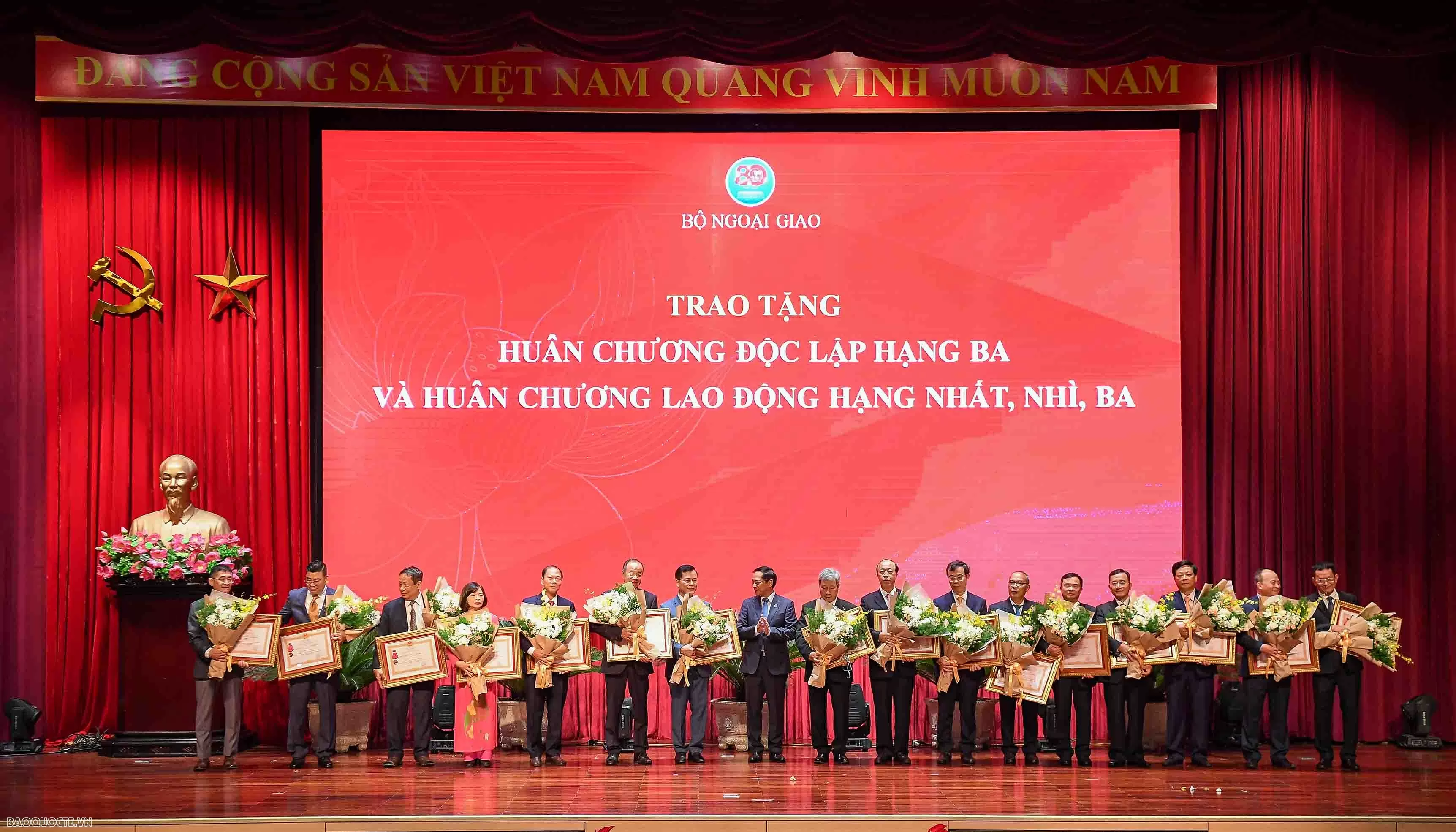 Khai mạc Triển lãm tôn vinh nền ngoại giao bản lĩnh, mềm dẻo, kiên cường