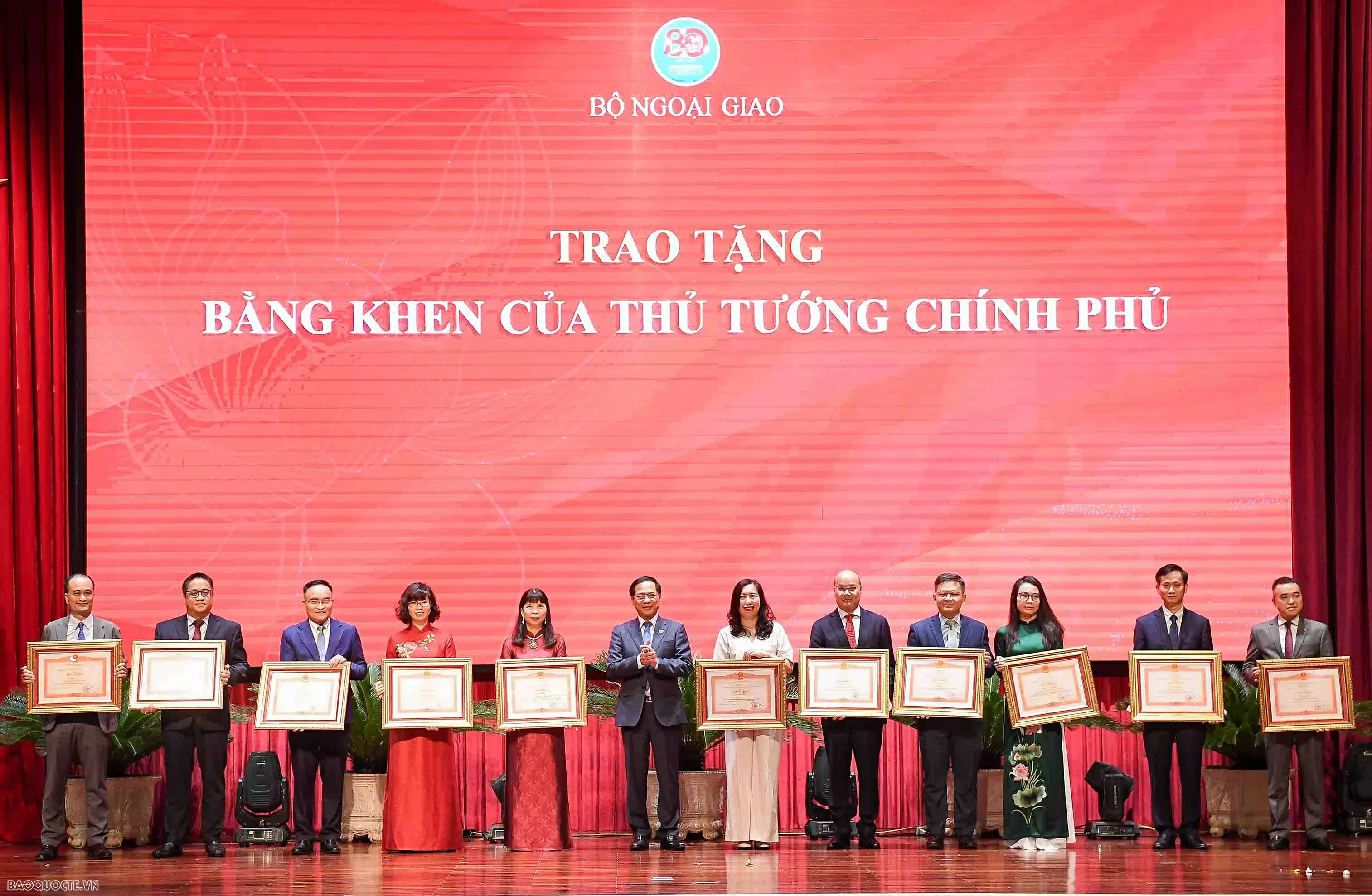 Khai mạc Triển lãm tôn vinh nền ngoại giao bản lĩnh, mềm dẻo, kiên cường Khai mạc Triển lãm tôn vinh nền ngoại giao bản lĩnh, mềm dẻo, kiên cường