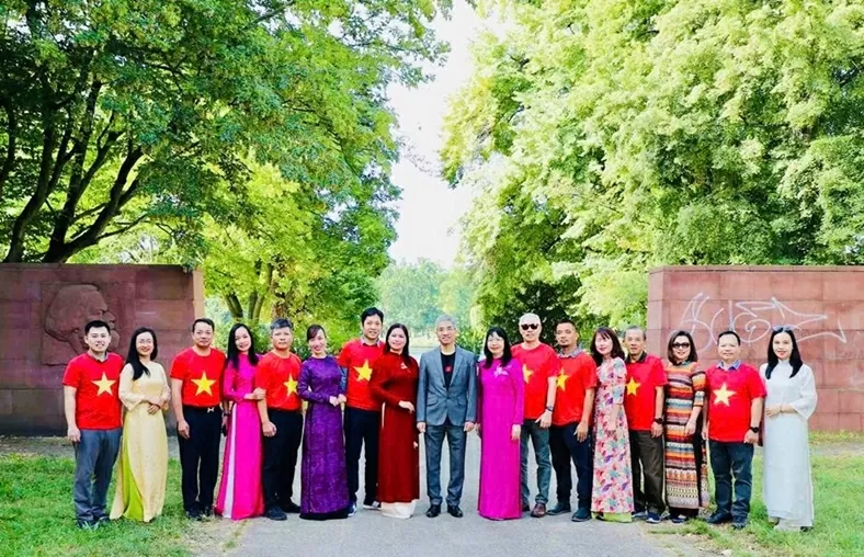Đảng ủy tại Đức tổ chức sinh hoạt chuyên đề về Chủ tịch Hồ Chí Minh
