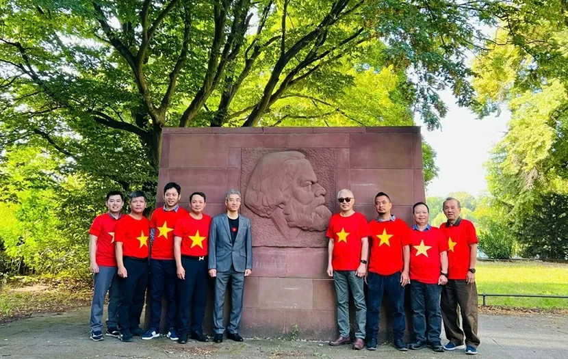 Đảng ủy tại Đức tổ chức sinh hoạt chuyên đề về Chủ tịch Hồ Chí Minh