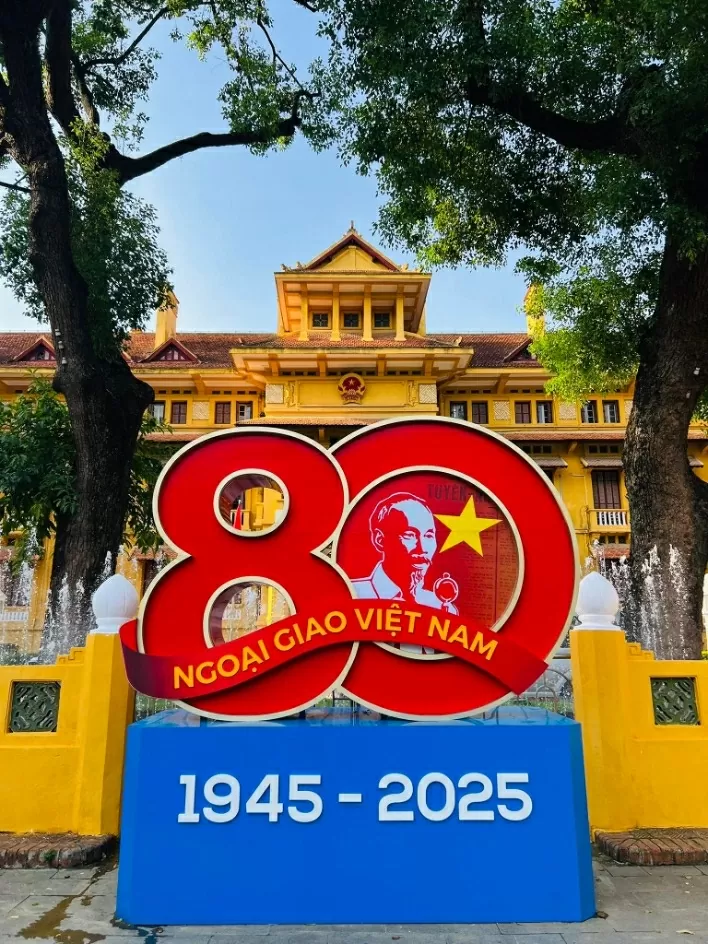Khai mạc