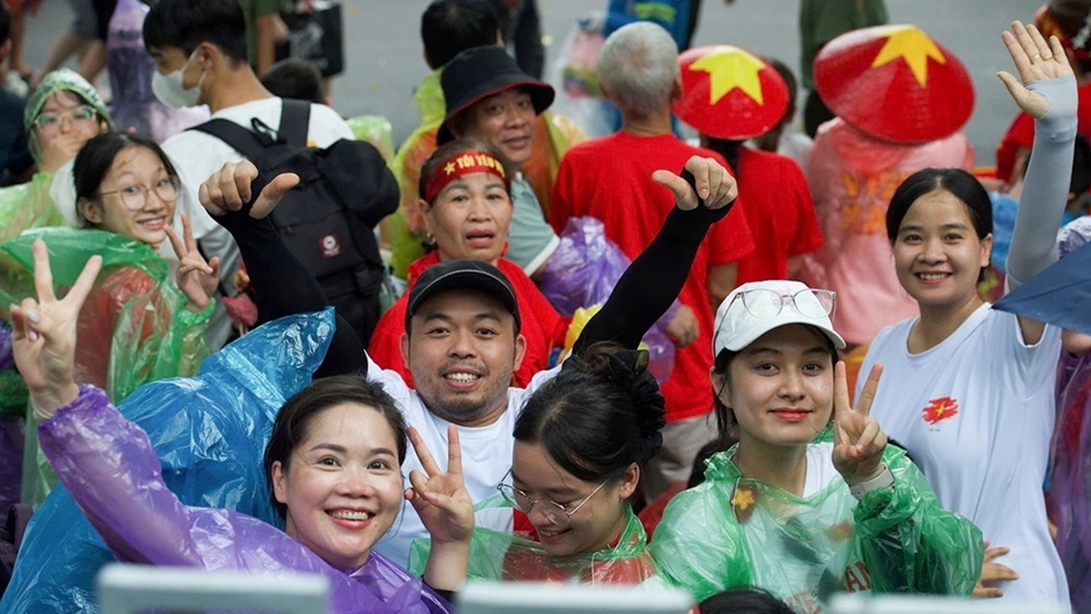 Người người, nhà nhà đội mưa chờ xem tổng hợp luyện diễu binh, diễu hành lần 2