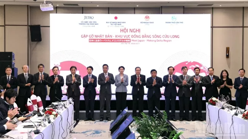 Bản giao hưởng của tinh thần tận tâm và sự đồng hành của Bộ Ngoại giao Bản giao hưởng của tinh thần tận tâm và sự đồng hành của Bộ Ngoại giao