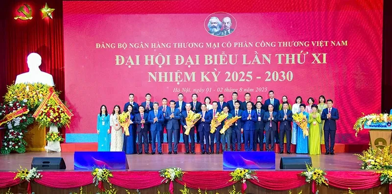 Đảng bộ VietinBank: Kiến tạo trụ cột, vươn mình cùng đất nước Đảng bộ VietinBank: Kiến tạo trụ cột, vươn mình cùng đất nước