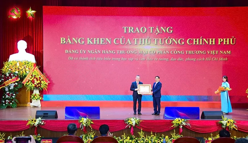 Đảng ủy VietinBank nhận bằng khen của Thủ tướng Chính phủ vì đã có thành tích tiêu biểu trong học tập và làm theo tư tưởng, đạo đức, phong cách Hồ Chí Minh