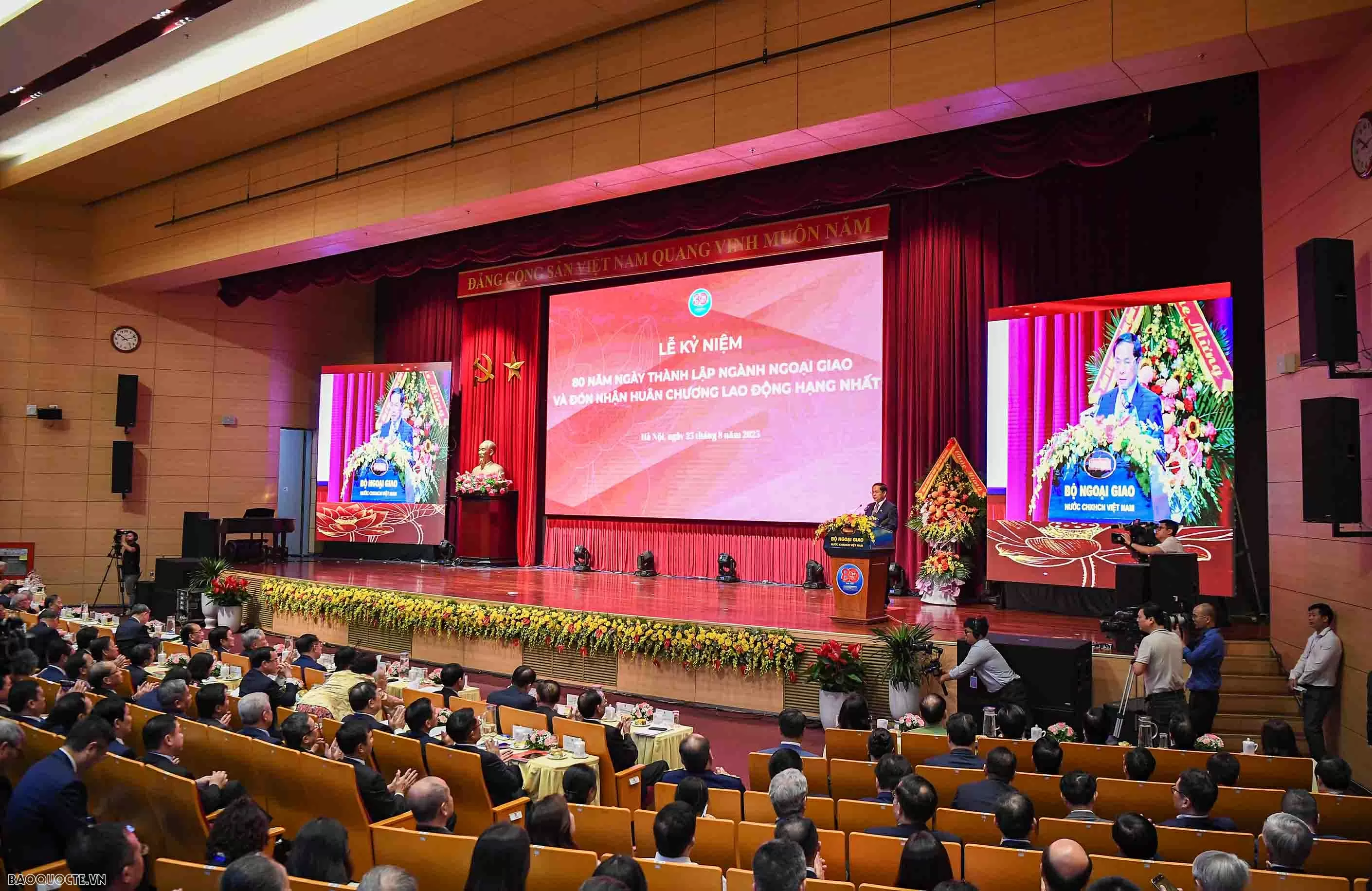 Diễn văn của Phó Thủ tướng, Bộ trưởng Ngoại giao Bùi Thanh Sơn tại Lễ kỷ niệm 80 năm thành lập ngành Ngoại giao Diễn văn của Phó Thủ tướng, Bộ trưởng Ngoại giao Bùi Thanh Sơn tại Lễ kỷ niệm 80 năm thành lập ngành Ngoại giao